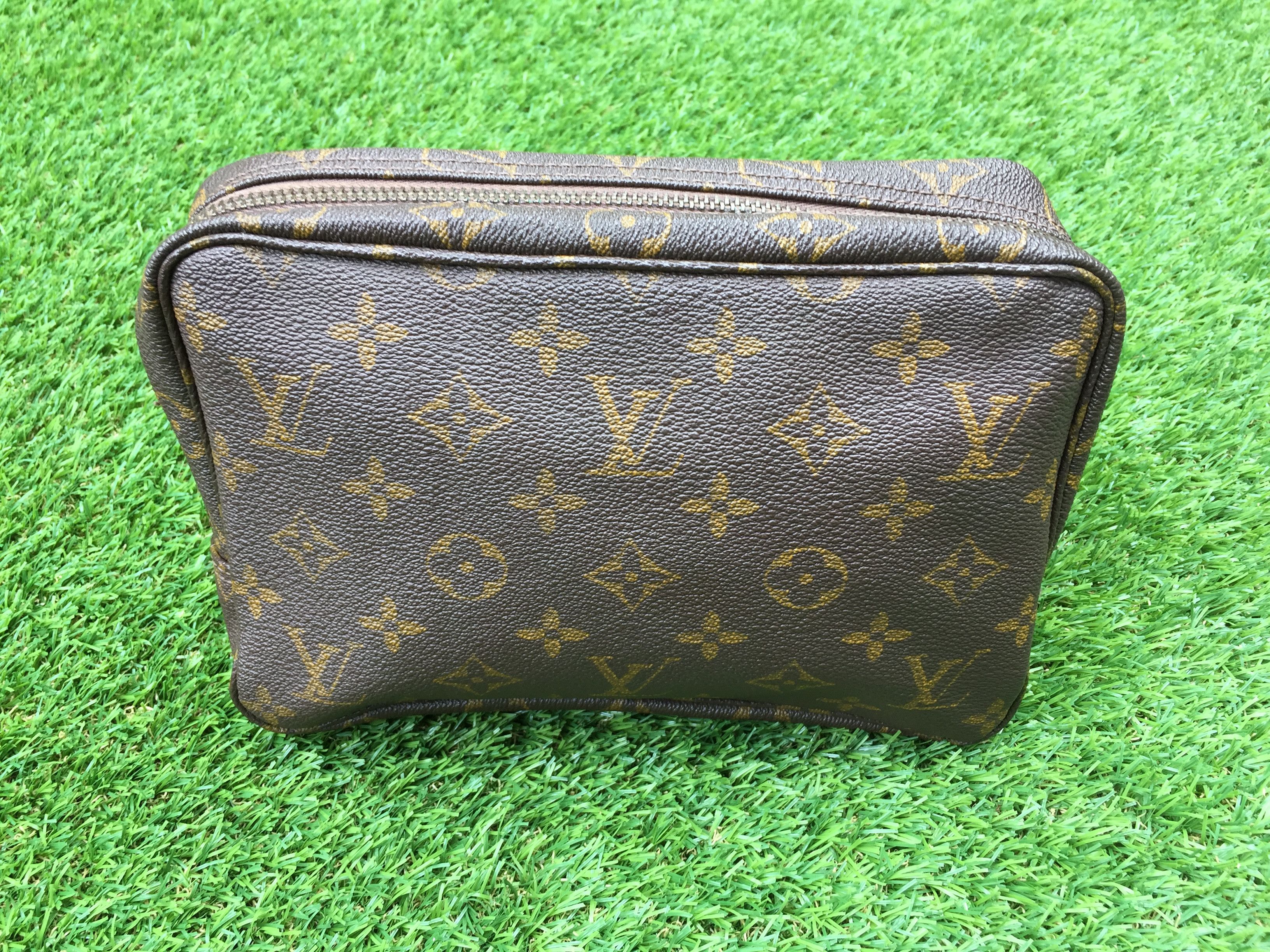 VINTAGE MADE IN FRANCE ECLAIR ZIPPER LOUIS VUITTON TOILETRY POUCH