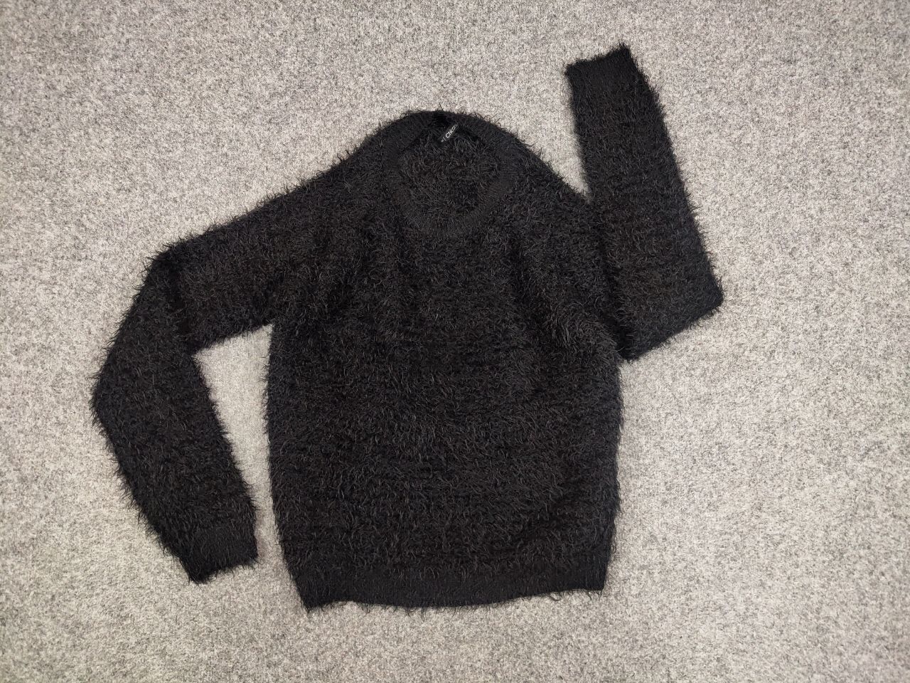 Japanese Brand Vintage 90's Japanese Black Mohair Style Fuzzy Sweater Size US S / EU 44-46 / 1 - 10 Thumbnail