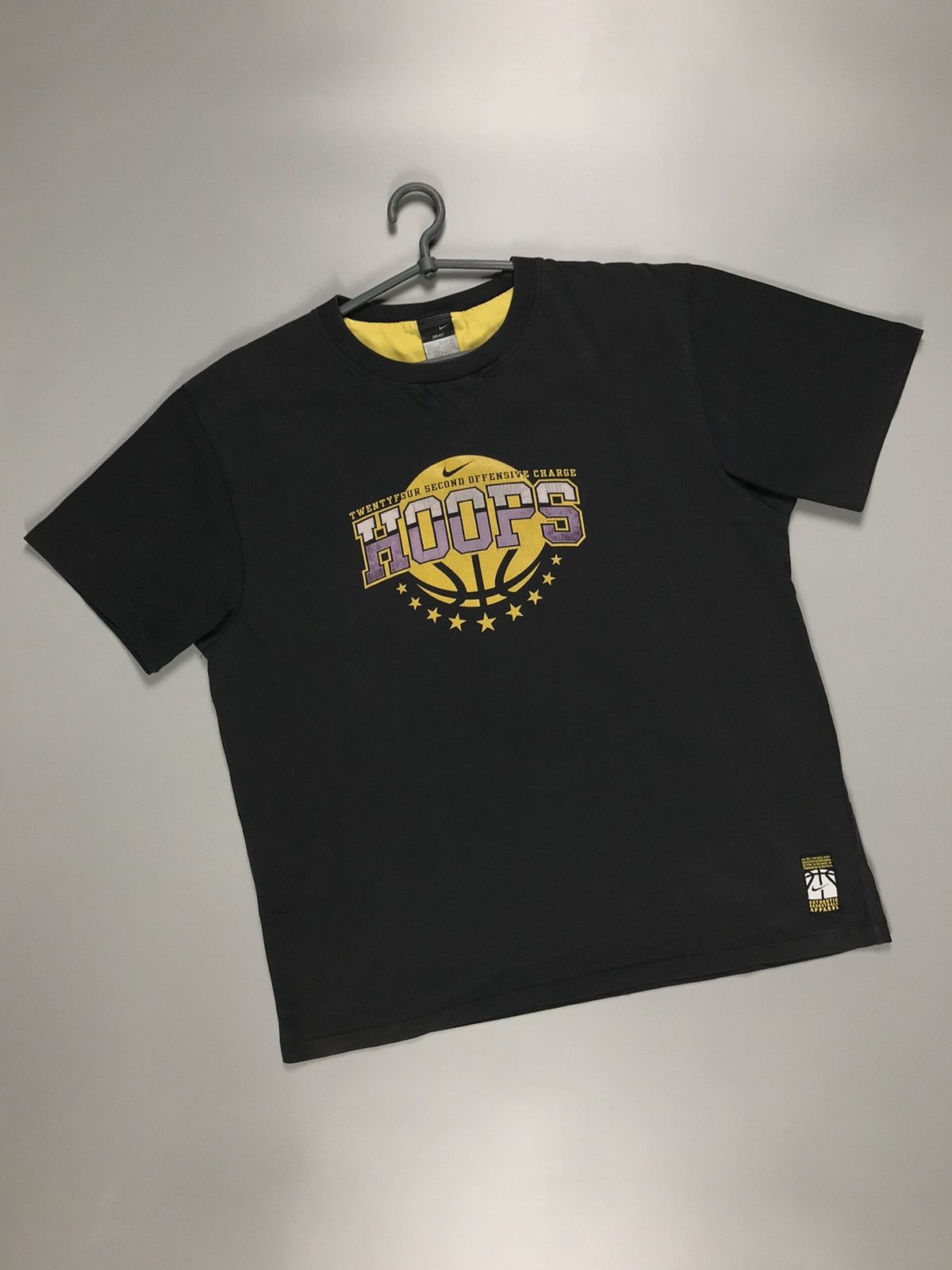 NBA × Nike × Vintage Vintage Nike Hoops NBA T-Shirt Big logo Size US L / EU 52-54 / 3 - 1 Thumbnail