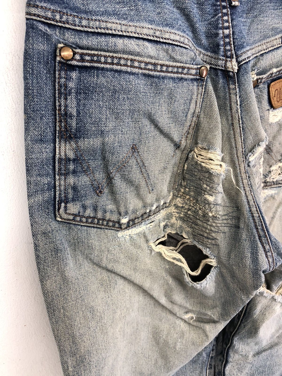 Wrangler Vintage Wrangler Distressed Thrashed Faded Blue Jeans Size US 30 / EU 46 - 16 Thumbnail