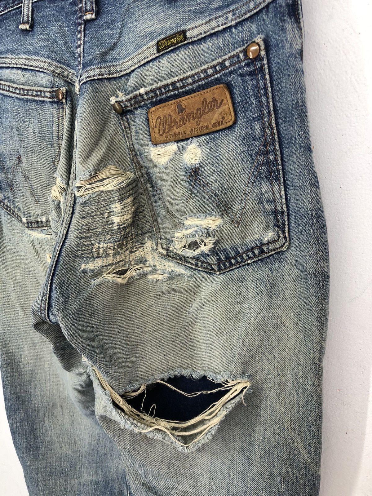 Wrangler Vintage Wrangler Distressed Thrashed Faded Blue Jeans Size US 30 / EU 46 - 17 Thumbnail