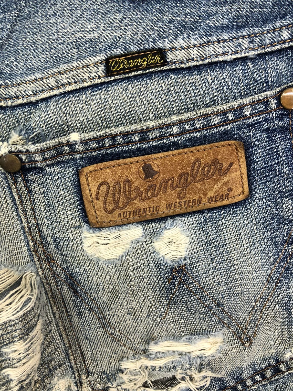 Wrangler Vintage Wrangler Distressed Thrashed Faded Blue Jeans Size US 30 / EU 46 - 18 Thumbnail