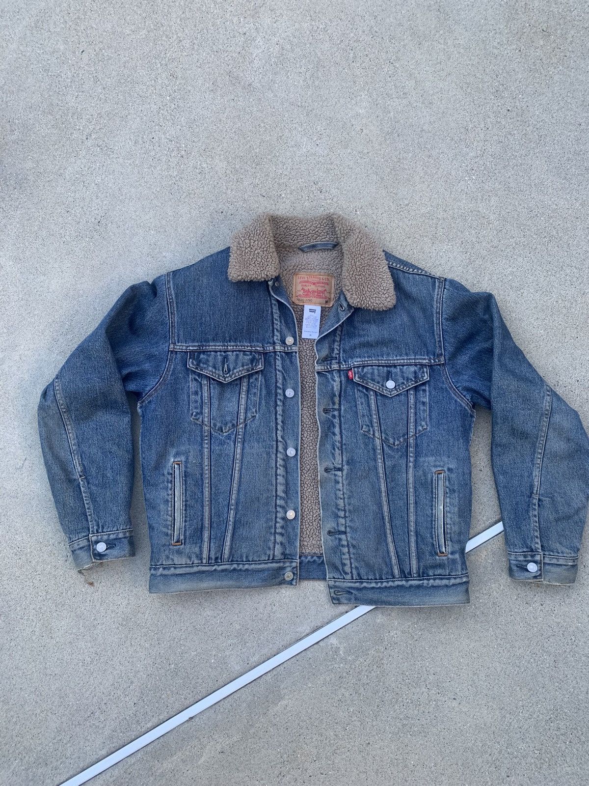 Vintage Levi’s lined denim jacket. hotsell Size 48