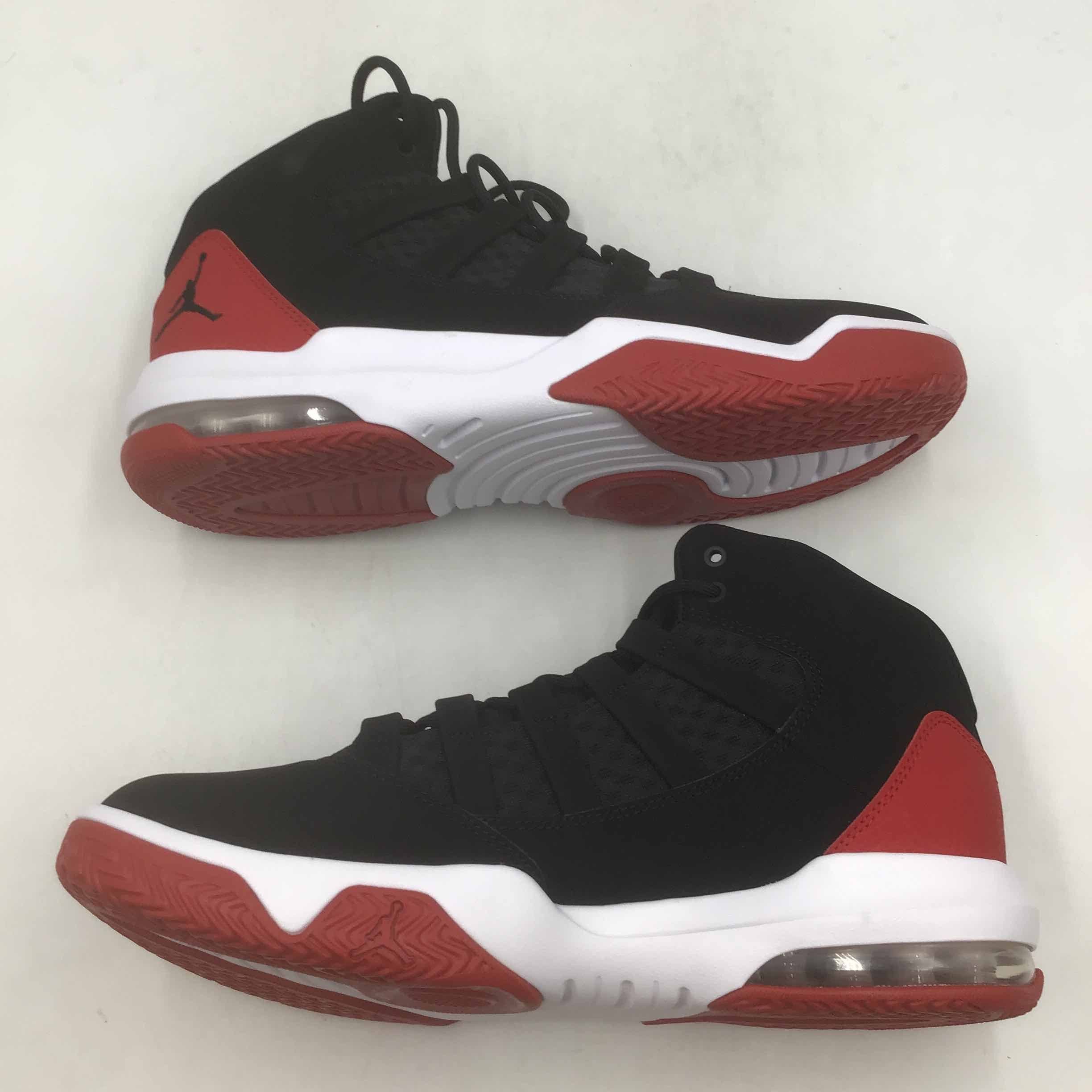 jordan max aura black gym red