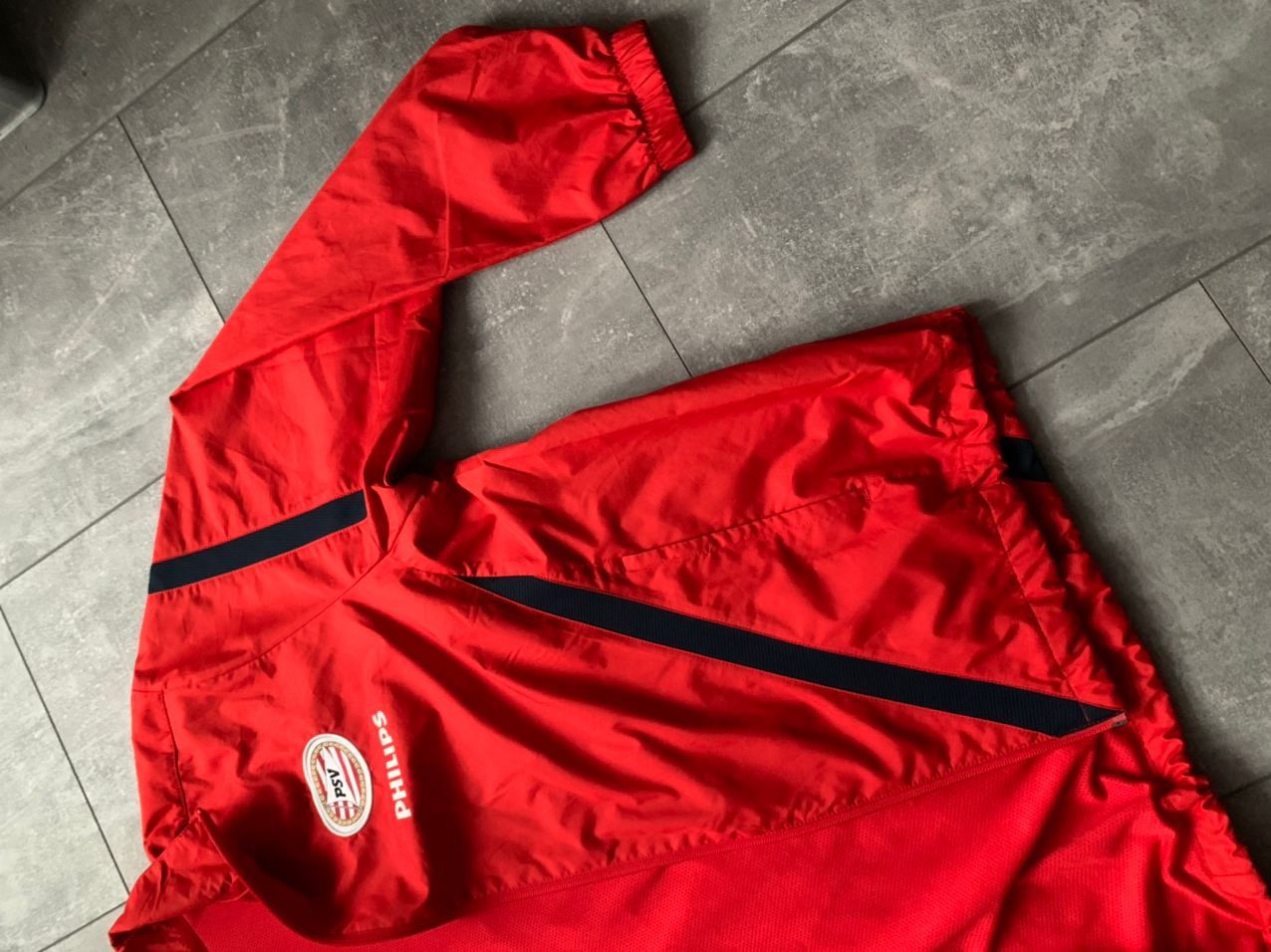 Nike Nike PSV eindhoven red black windrunner football netherlands Size US XL / EU 56 / 4 - 10 Thumbnail