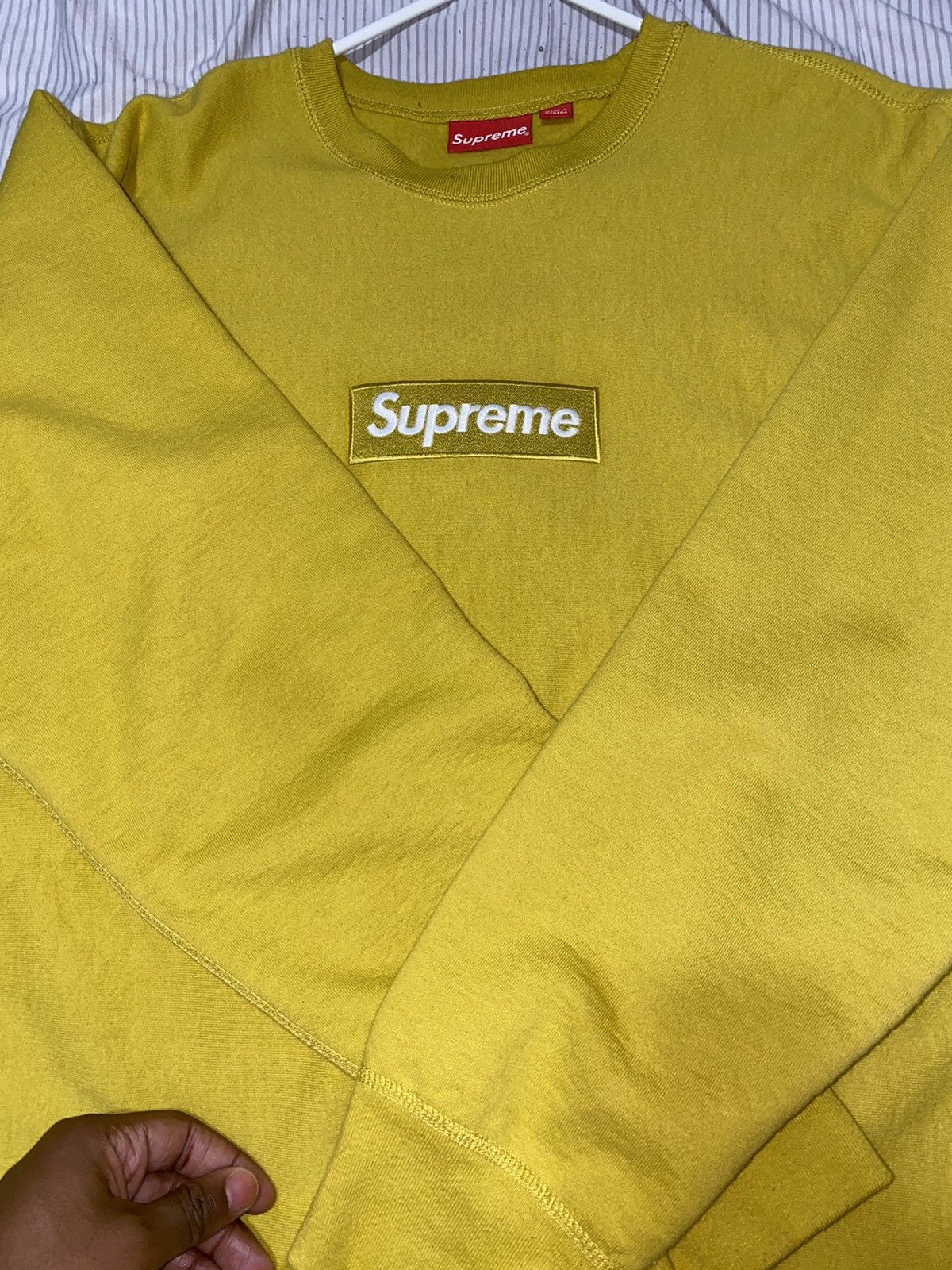 Supreme Supreme Mustard Box Logo Crewneck FW18 Size US XL / EU 56 / 4 - 7 Thumbnail