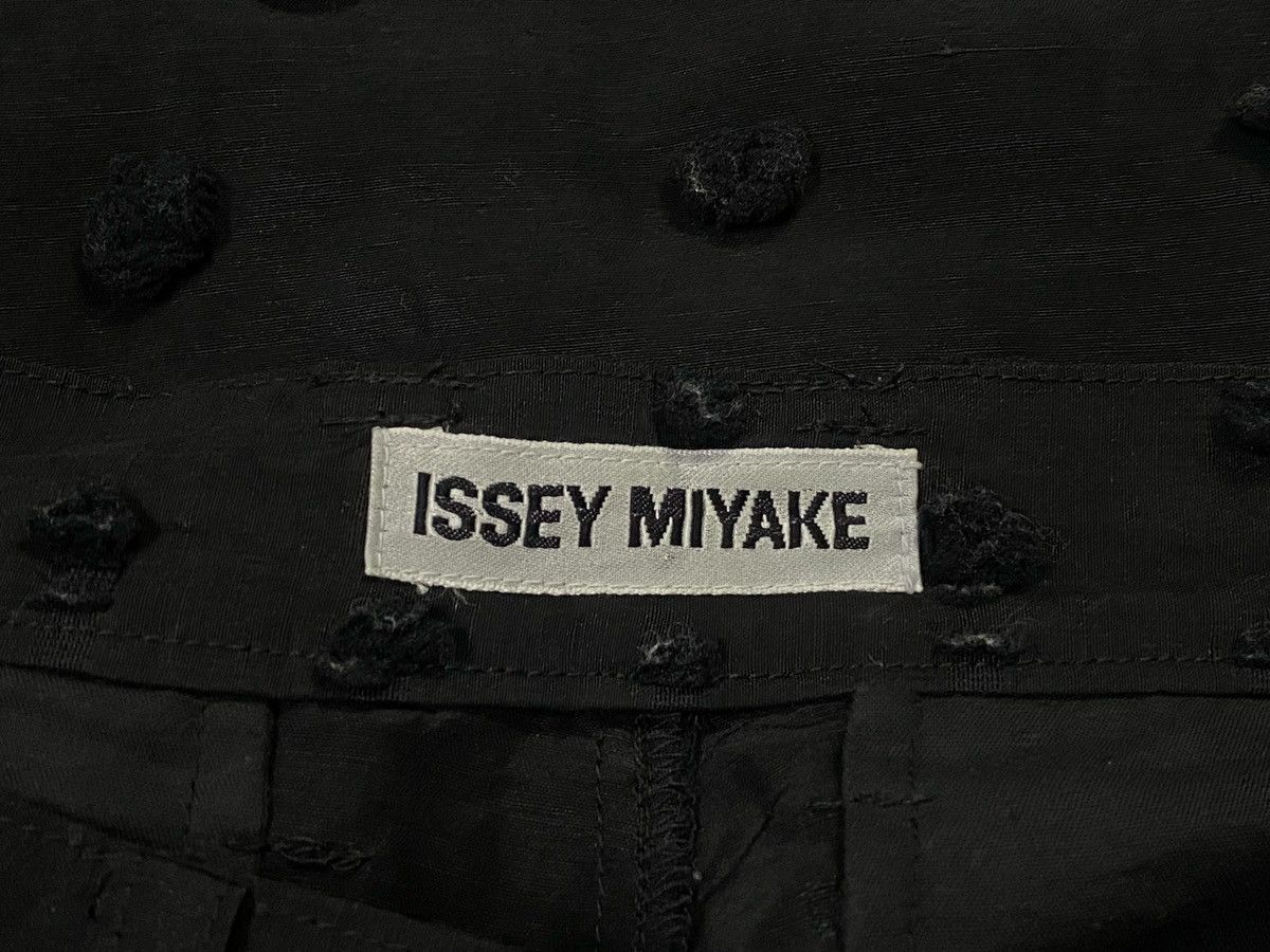 Issey Miyake Rare‼️Issey Miyake Decorated With Embossed Patterns Pants Size 28" / US 6 / IT 42 - 11 Thumbnail