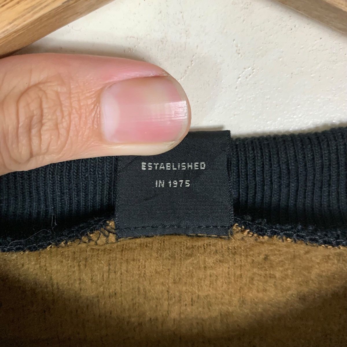 Avirex Vintage Avirex Single Pocket Pullover Jumper Sweatshirt Size US L / EU 52-54 / 3 - 8 Thumbnail