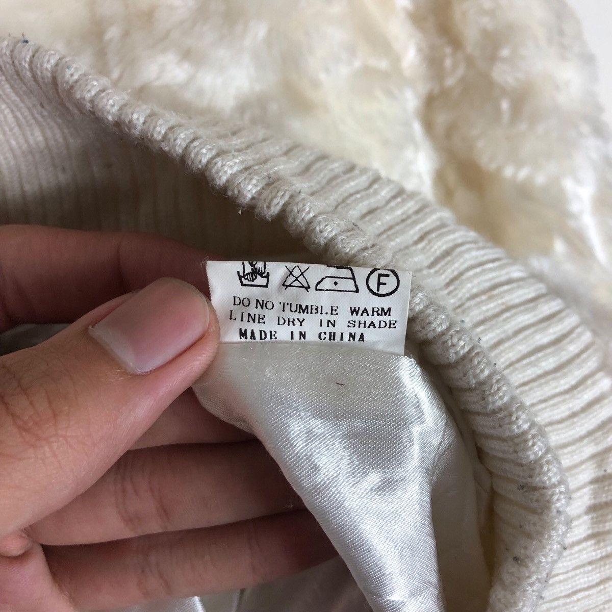 Vintage Axes femmes sweater hoodie furry fabric Size US M / EU 48-50 / 2 - 7 Thumbnail