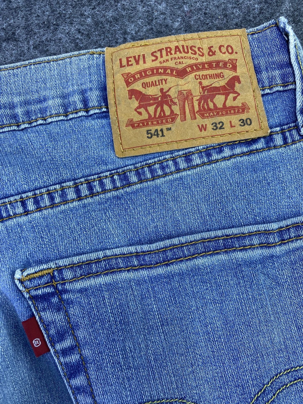 Levi's Vintage Levi's 541 Blue Wash Jeans - J597 Size US 33 - 8 Thumbnail