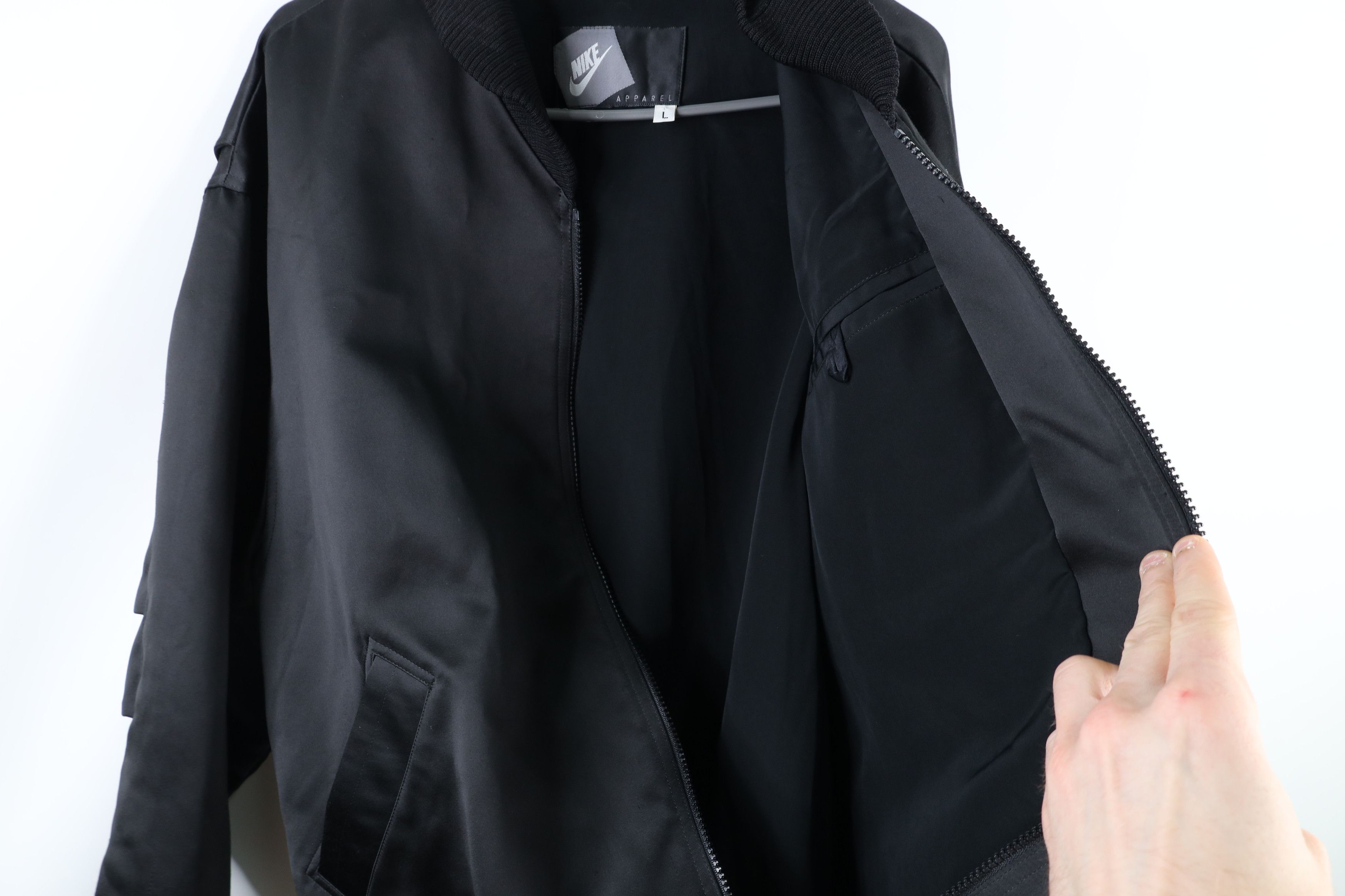 Nike Vintage 90s Nike James Nike Racing Out Satin Bomber Jacket Size US L / EU 52-54 / 3 - 9 Thumbnail