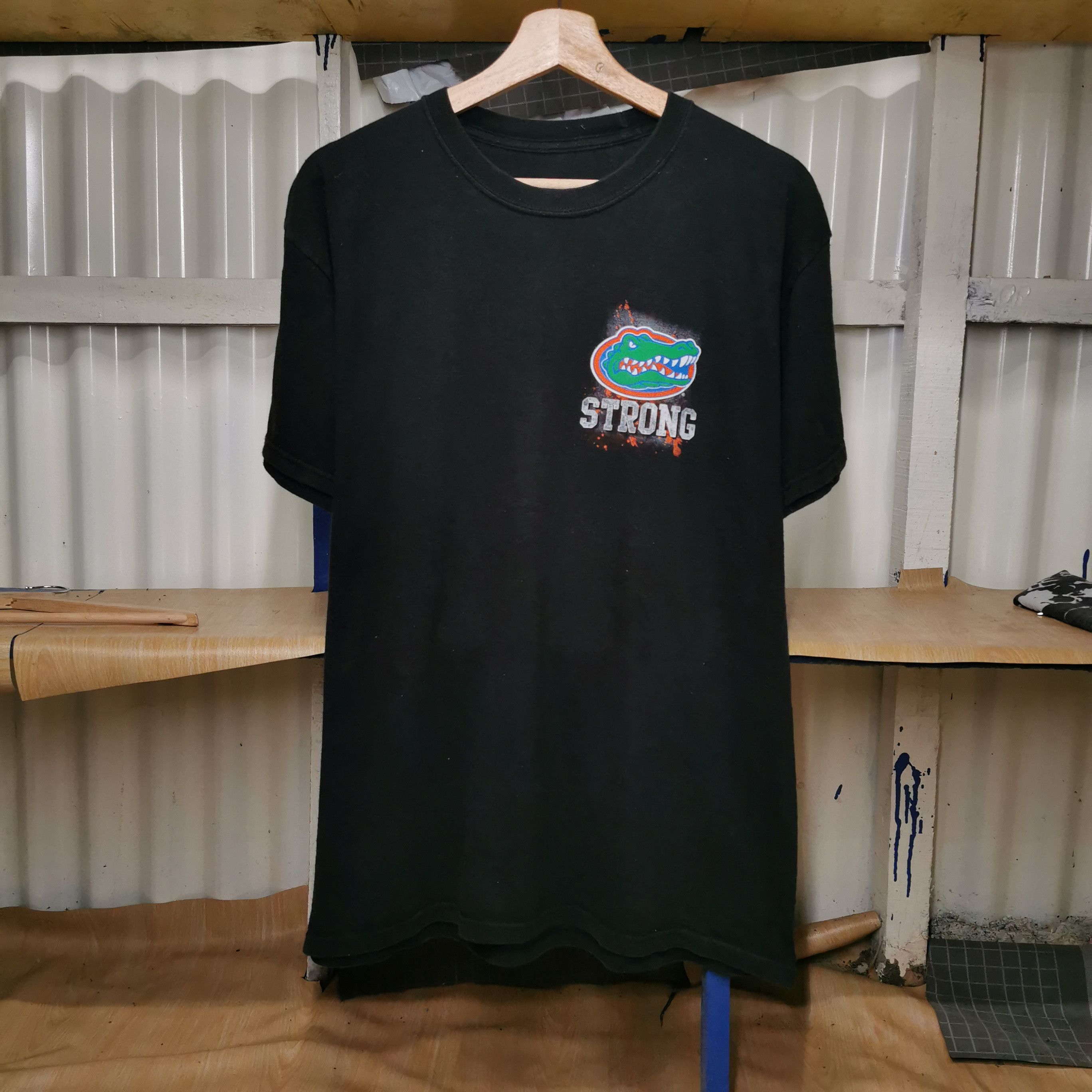 NFL Vintage gator strong tee Size US M / EU 48-50 / 2 - 6 Thumbnail