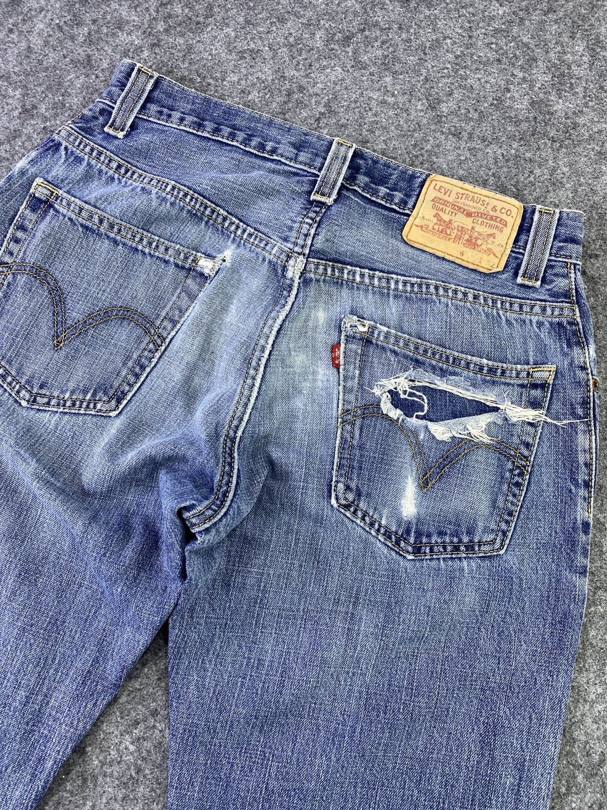 Levi's VINTAGE LEVI'S 557 DISTRESS BLUE WASH JEANS - J612 Size US 30 / EU 46 - 10 Thumbnail