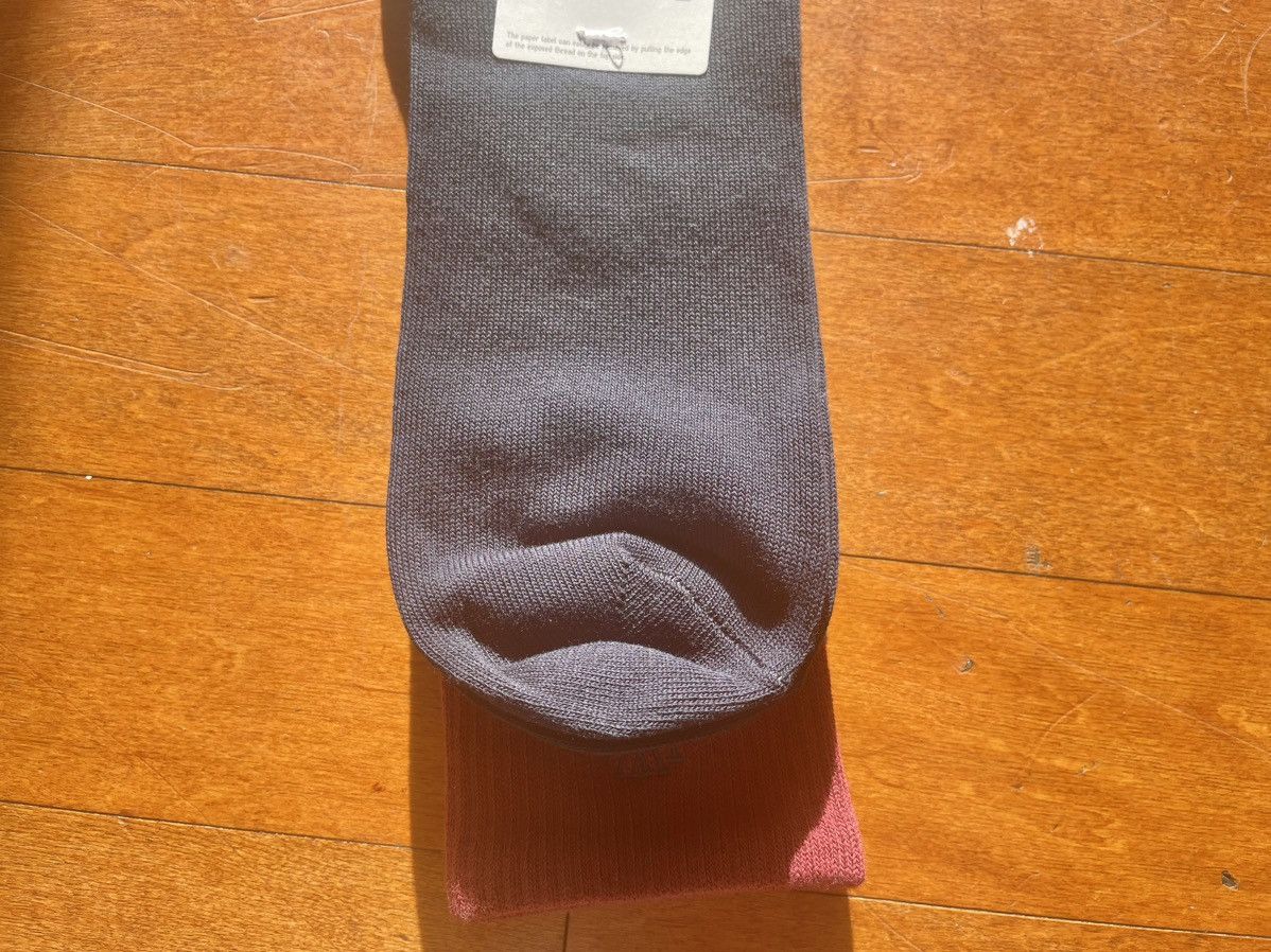 JW Anderson × Uniqlo Navy Burgundy Layered Socks Dress Crew Cotton Logo Ribbed Size ONE SIZE - 13 Thumbnail
