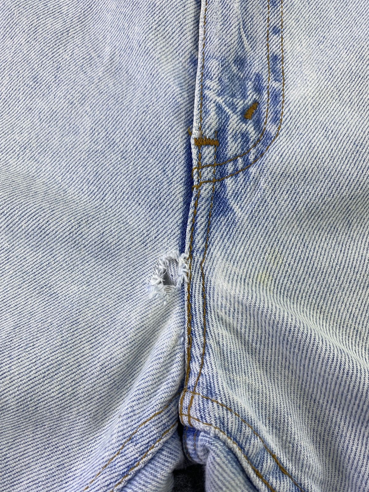Jean × Levi's × Vintage VINTAGE 90s LEVIS 505 Light BLUE WASH JEANS - J613 Size US 40 / EU 56 - 10 Thumbnail