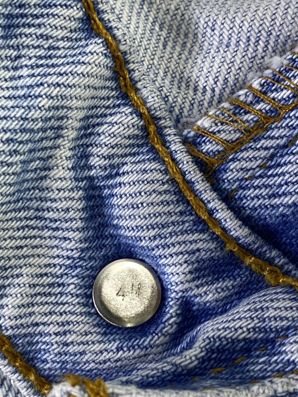 Jean × Levi's × Vintage VINTAGE 90s LEVIS 505 Light BLUE WASH JEANS - J613 Size US 40 / EU 56 - 4 Thumbnail