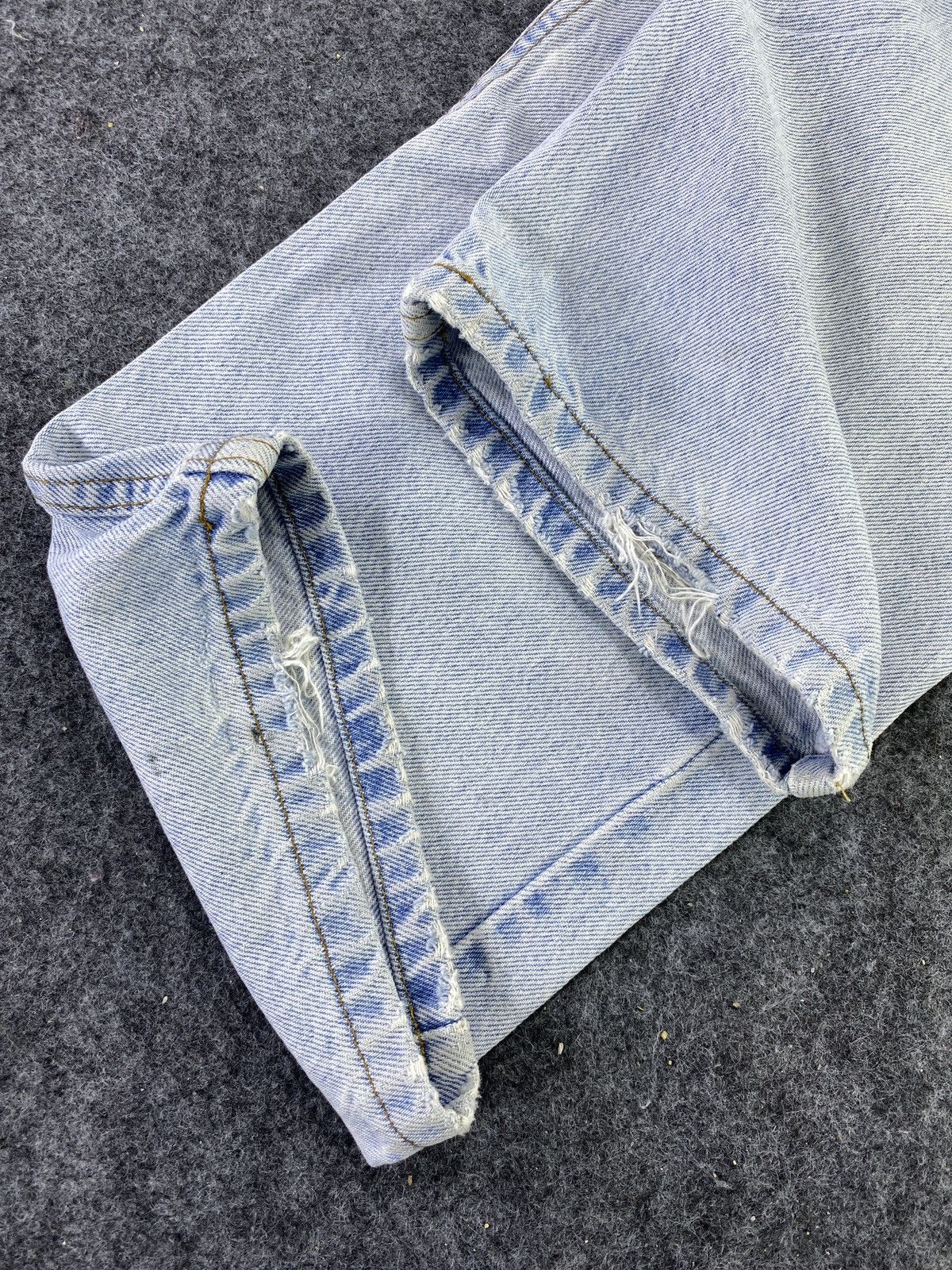 Jean × Levi's × Vintage VINTAGE 90s LEVIS 505 Light BLUE WASH JEANS - J613 Size US 40 / EU 56 - 8 Thumbnail