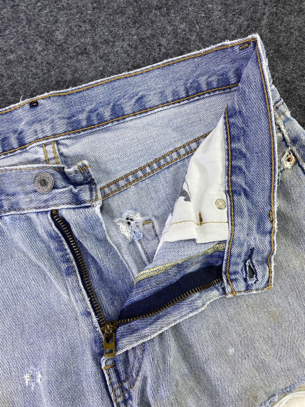 Jean × Levi's × Vintage VINTAGE LEVIS 550 DISTRESS BLUE WASH JEANS - J648 Size US 30 / EU 46 - 3 Thumbnail