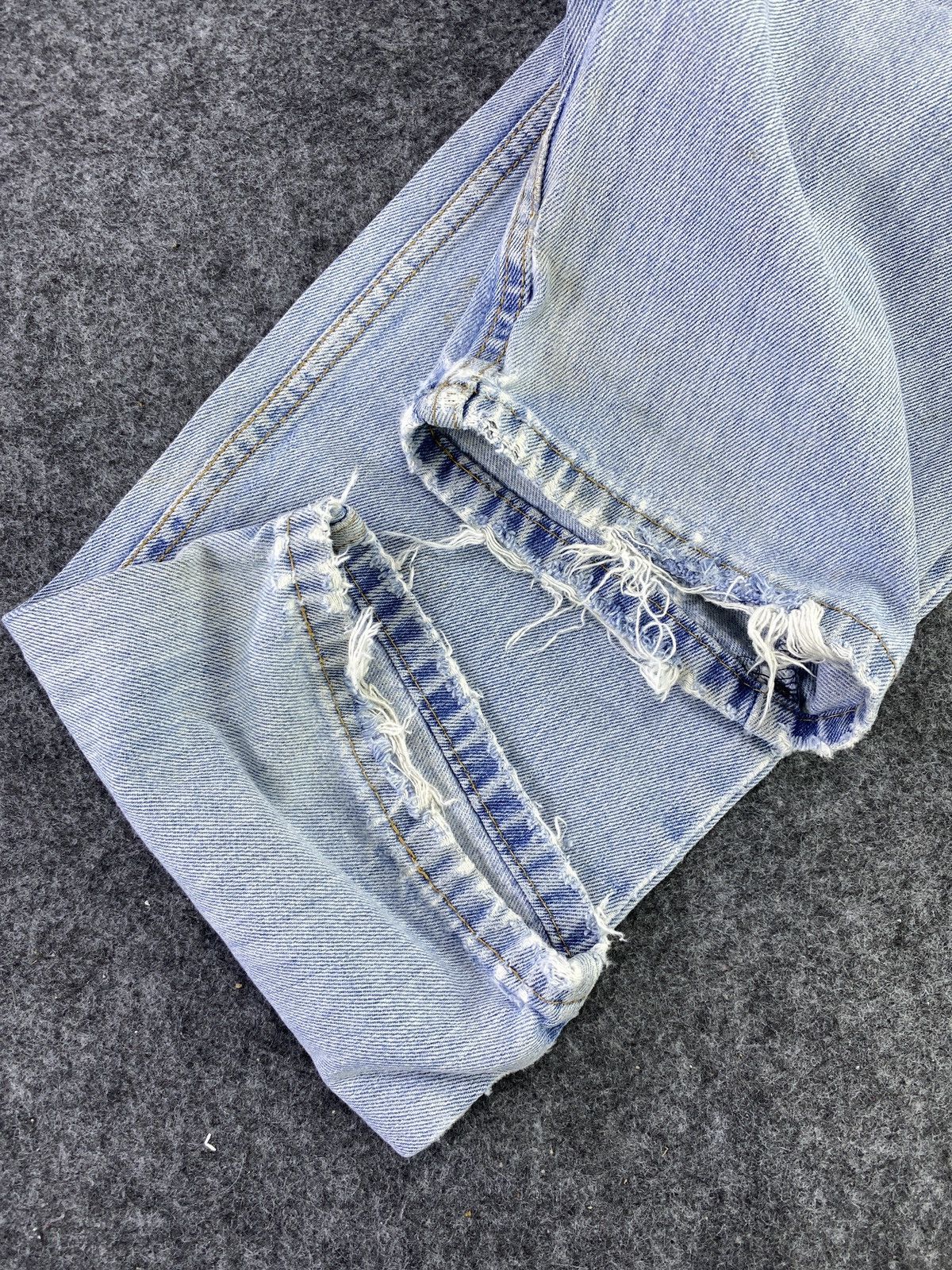 Jean × Levi's × Vintage VINTAGE LEVIS 550 DISTRESS BLUE WASH JEANS - J648 Size US 30 / EU 46 - 7 Thumbnail