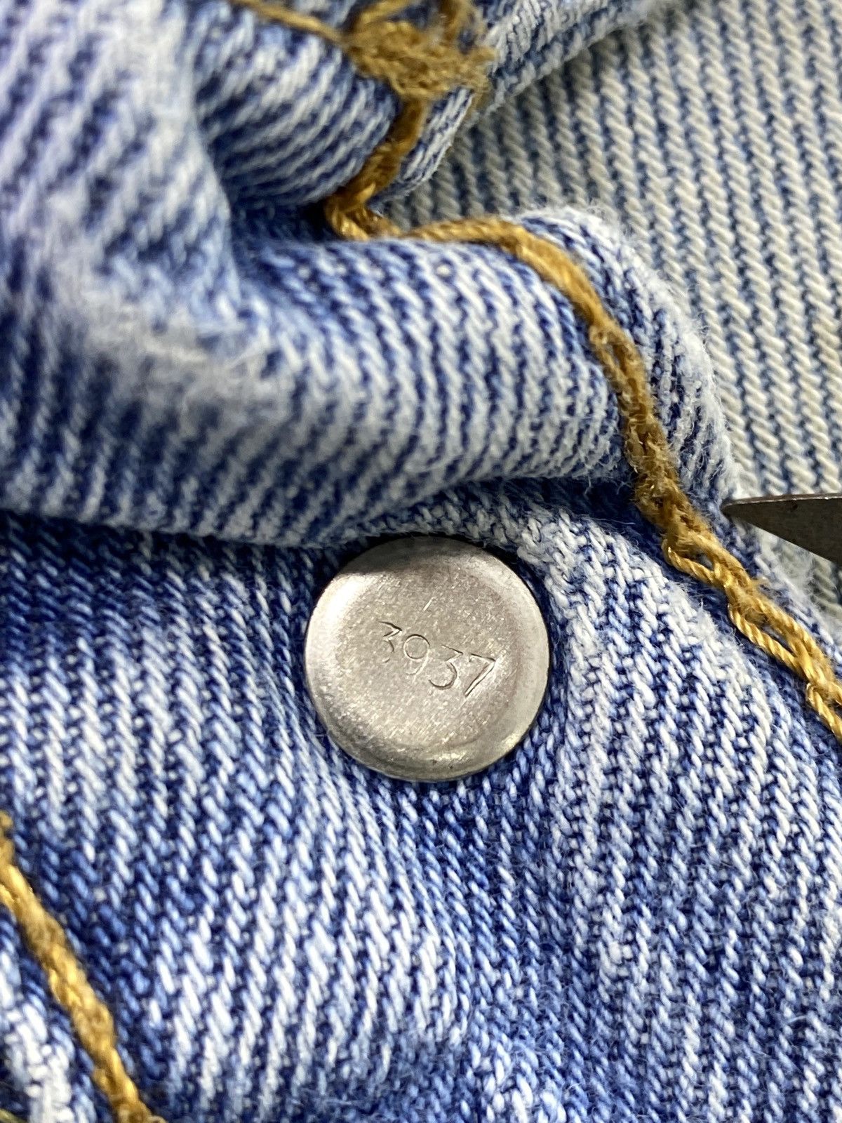 Jean × Levi's × Vintage VINTAGE LEVIS 550 DISTRESS BLUE WASH JEANS - J648 Size US 30 / EU 46 - 4 Thumbnail