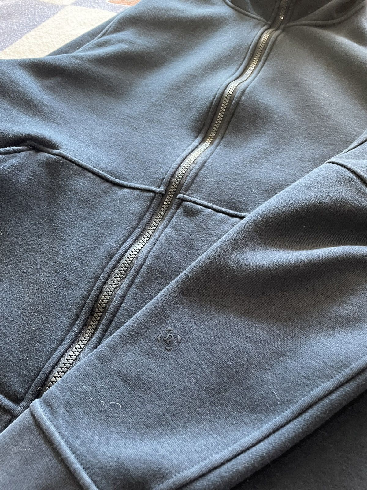 Lululemon Lululemon zip up hooded sweatshirt Size US L / EU 52-54 / 3 - 3 Thumbnail