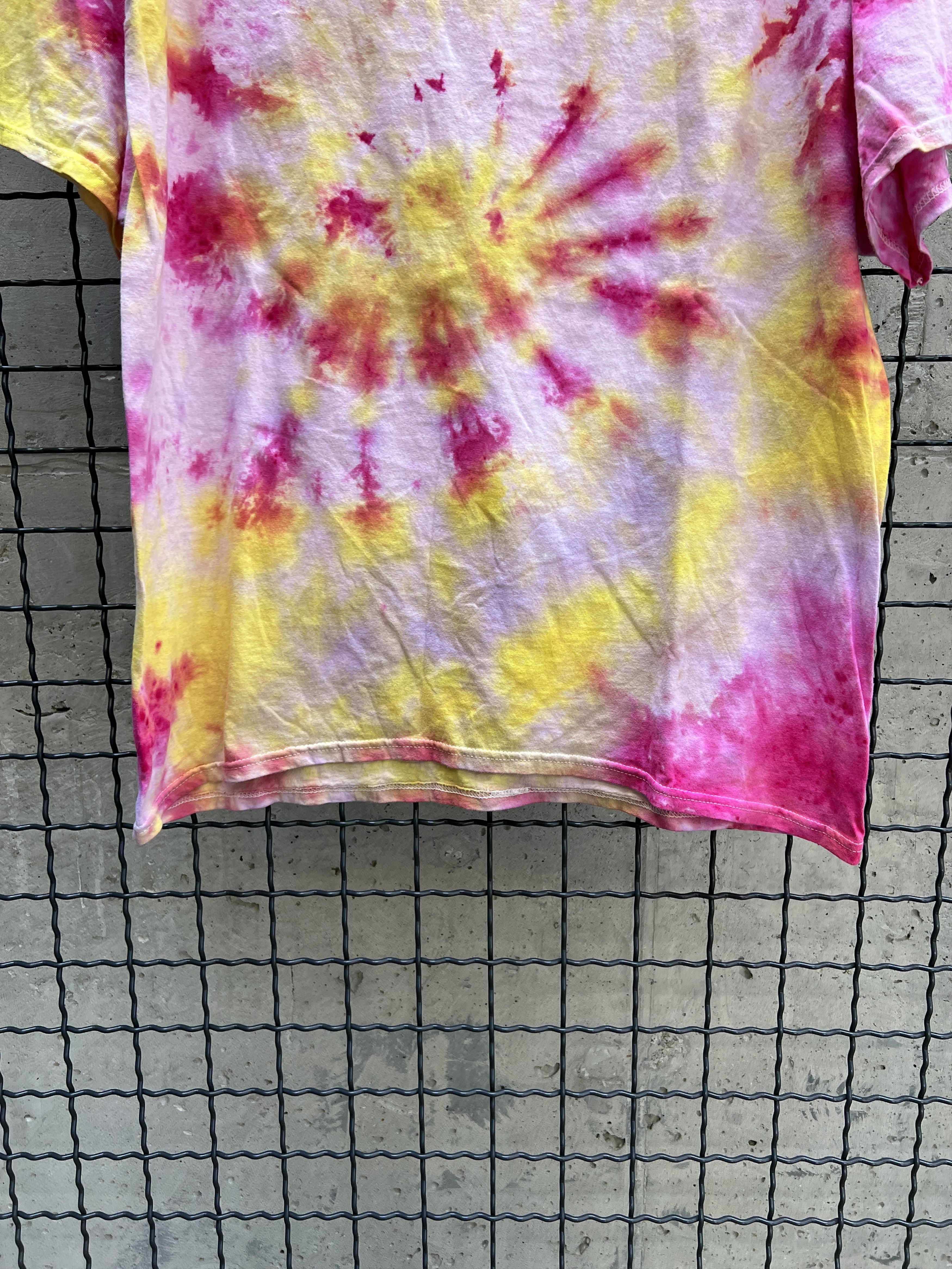 Hanes Vintage 2000s Hanes Tie Dye T-Shirt Size US XL / EU 56 / 4 - 7 Thumbnail