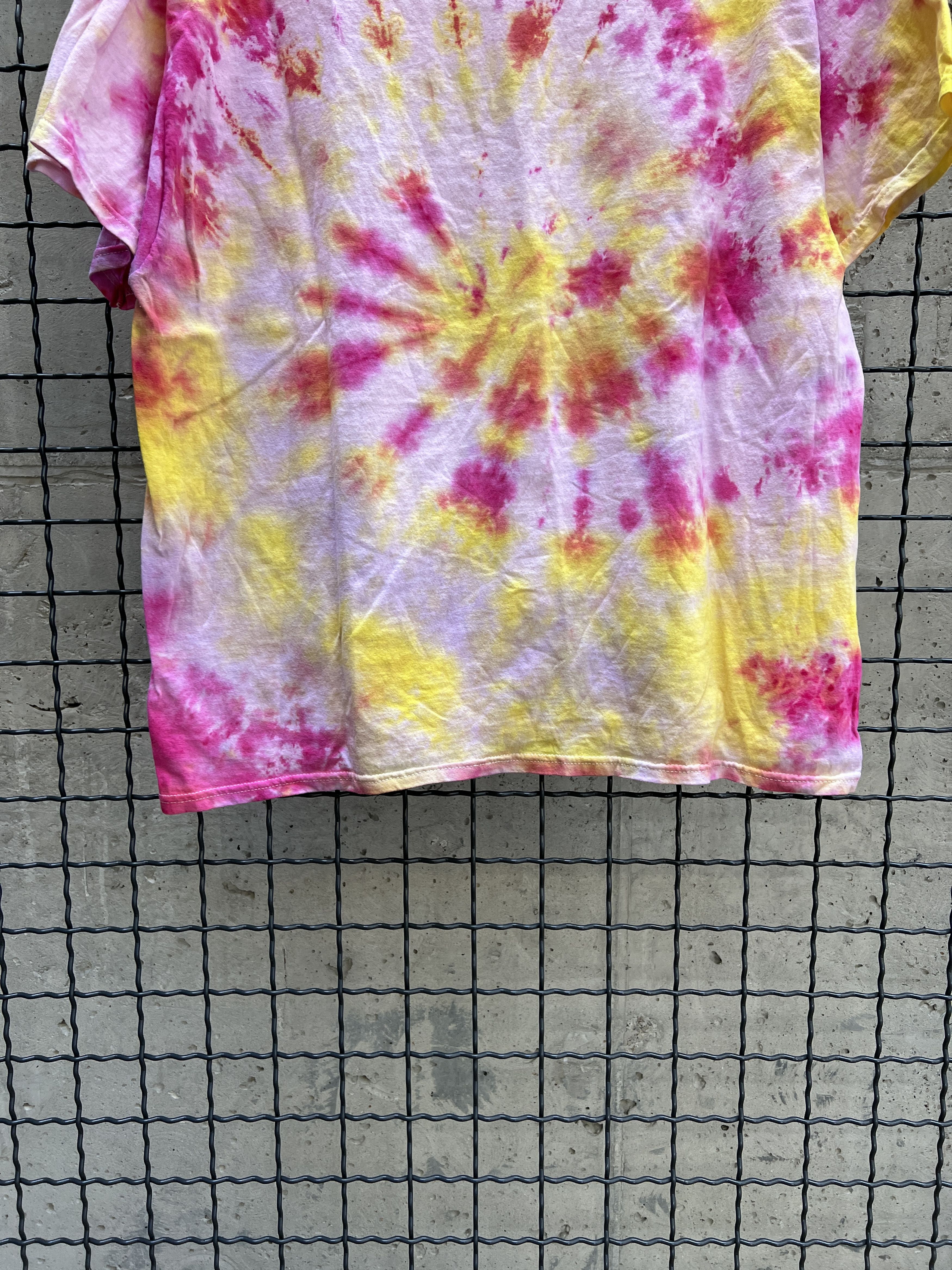 Hanes Vintage 2000s Hanes Tie Dye T-Shirt Size US XL / EU 56 / 4 - 10 Thumbnail