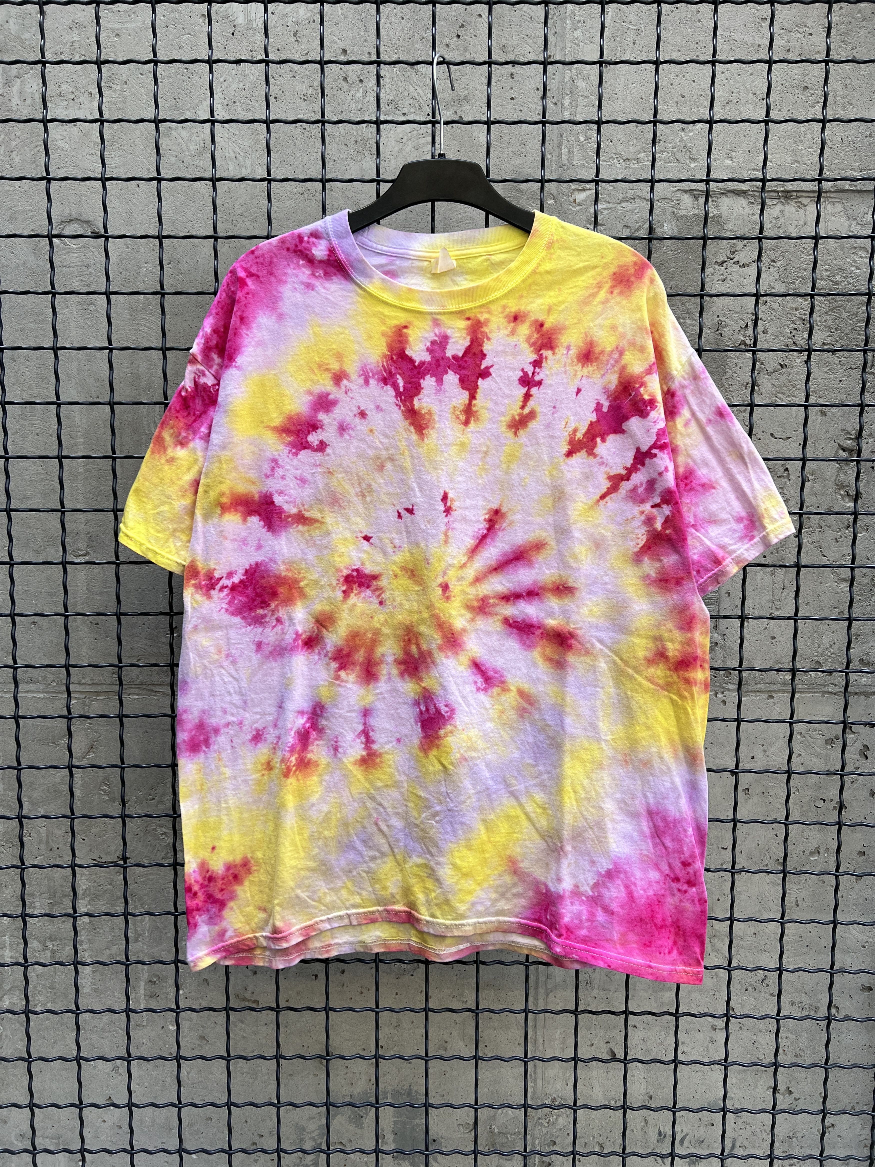 Hanes Vintage 2000s Hanes Tie Dye T-Shirt Size US XL / EU 56 / 4 - 1 Thumbnail