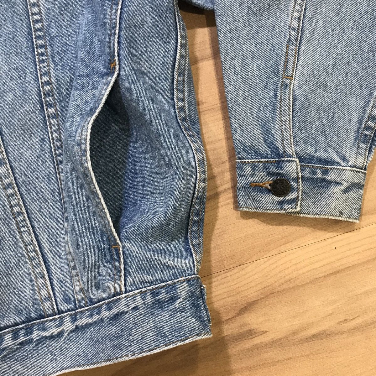 Vintage × Warner Bros Vintage Warner Bros Looney Tunes Trucker Denim Jacket Size US S / EU 44-46 / 1 - 5 Thumbnail