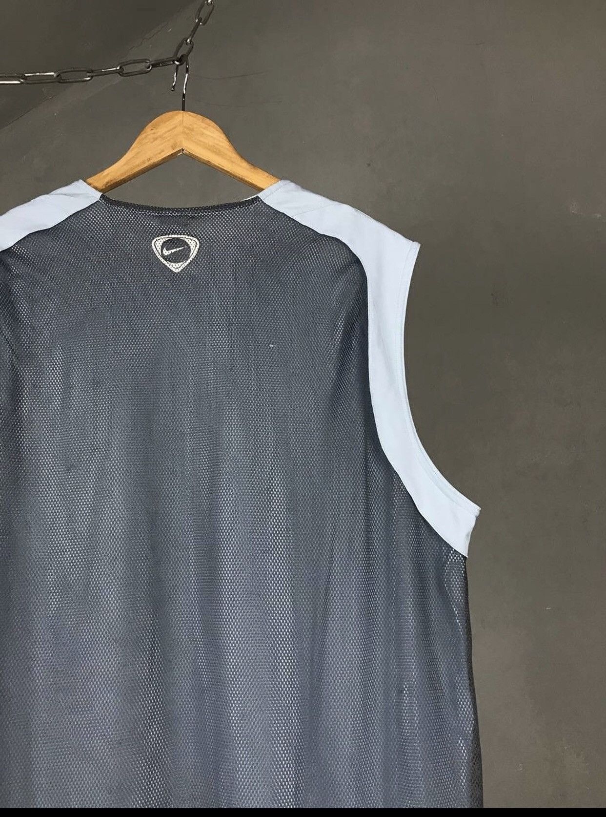 Nike Nike swoosh streetwear vintage center logo tee Size US XL / EU 56 / 4 - 9 Thumbnail