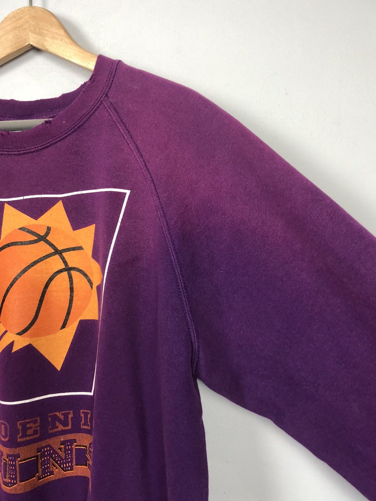 NBA Vintage 90s Pheonix Suns Distressed Fade Sweatshirt Size US L / EU 52-54 / 3 - 4 Thumbnail