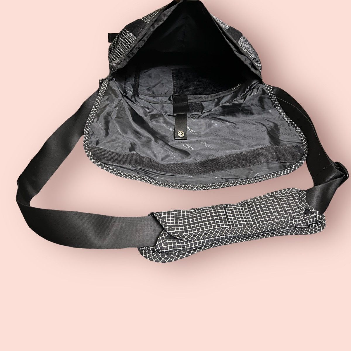 Japanese Brand × Kappa VINTAGE KAPPA CROSSBODY SLING UTILITY LAPTOP MESSENGER BAG Size ONE SIZE - 19 Thumbnail