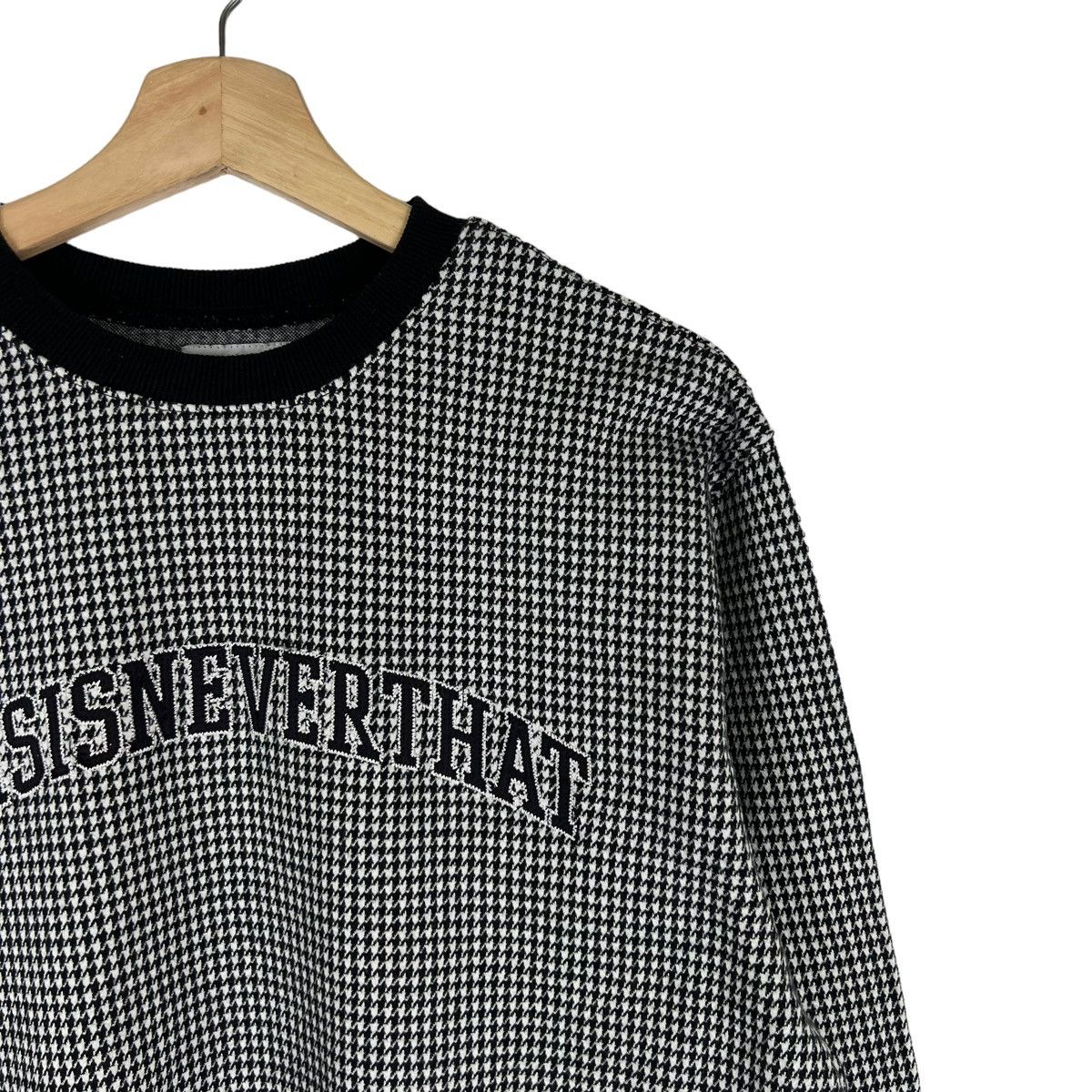 Japanese Brand RARE DESIGN BIG LOGO SWEATSHIRT THISISNEVERTHAT JAPAN MADE Size US S / EU 44-46 / 1 - 5 Thumbnail