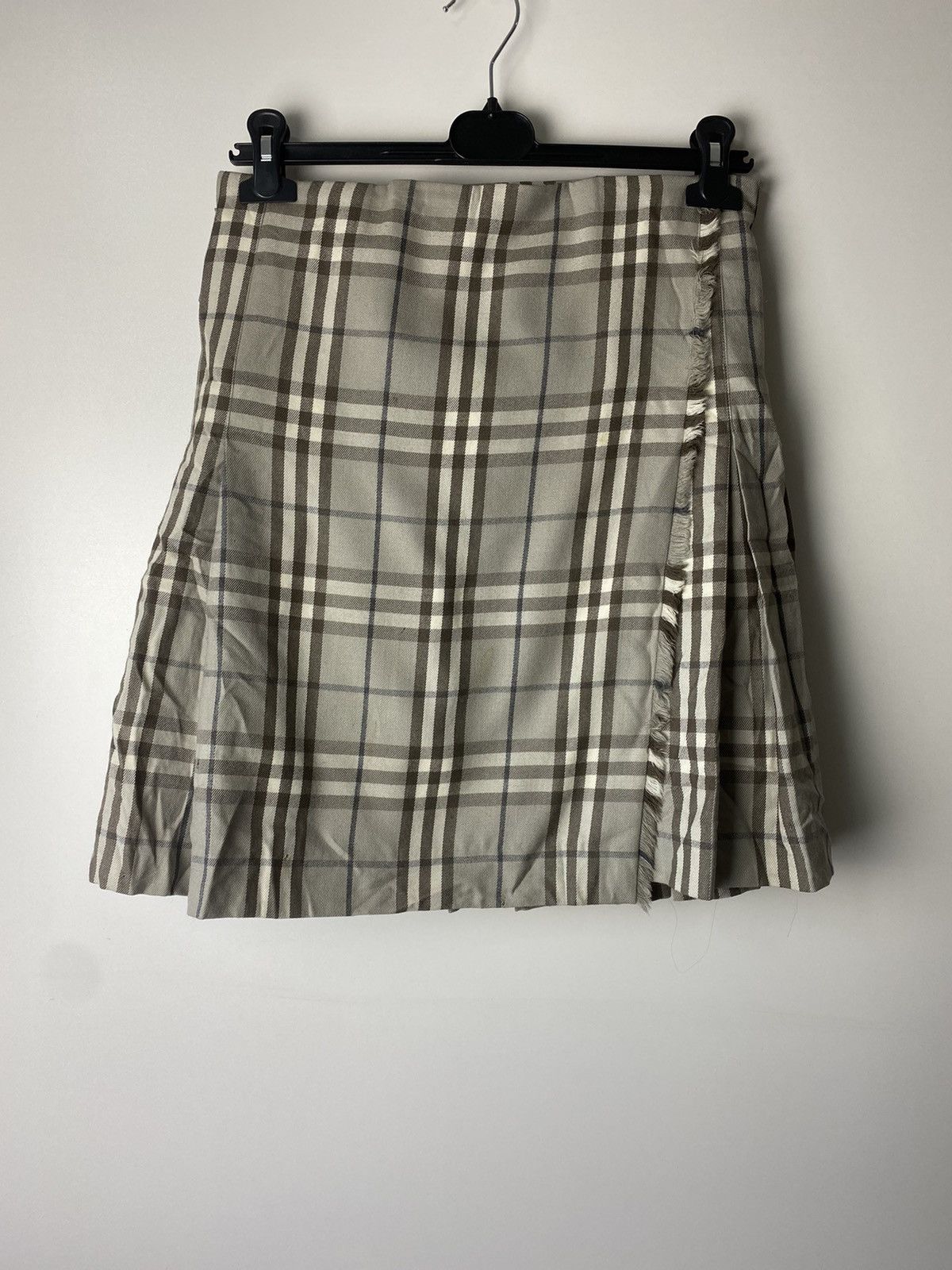 Burberry Burberry luxury skirt wmn size 8 Size 28" / US 6 / IT 42 - 1 Thumbnail