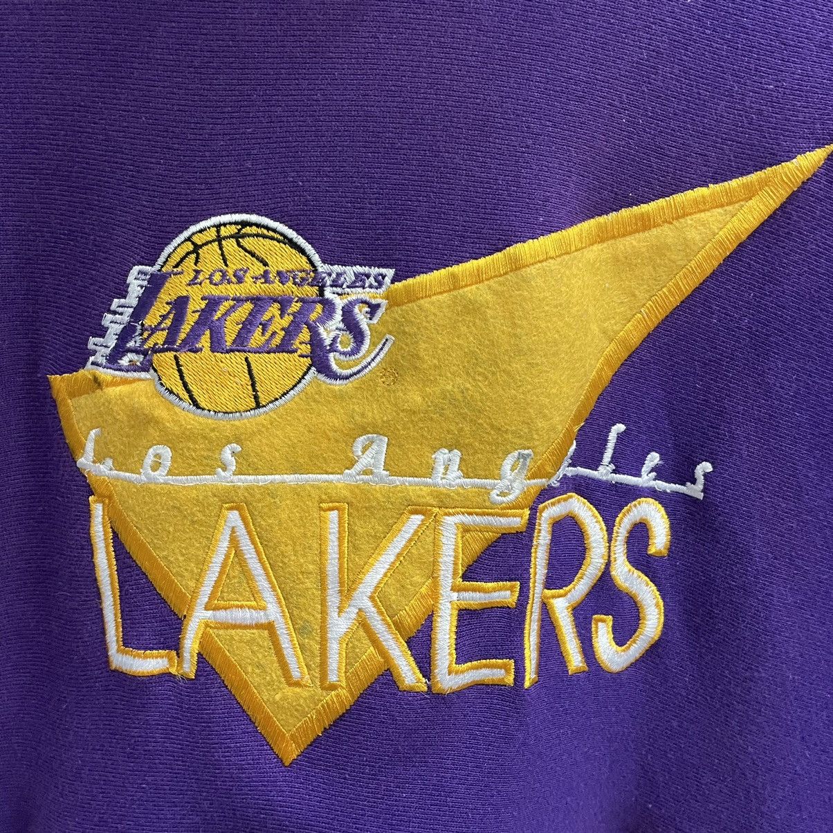 NBA × Vintage 💥90s LA LAKERS NBA EMBROIDERED LOGO HOODIE Size US L / EU 52-54 / 3 - 5 Thumbnail