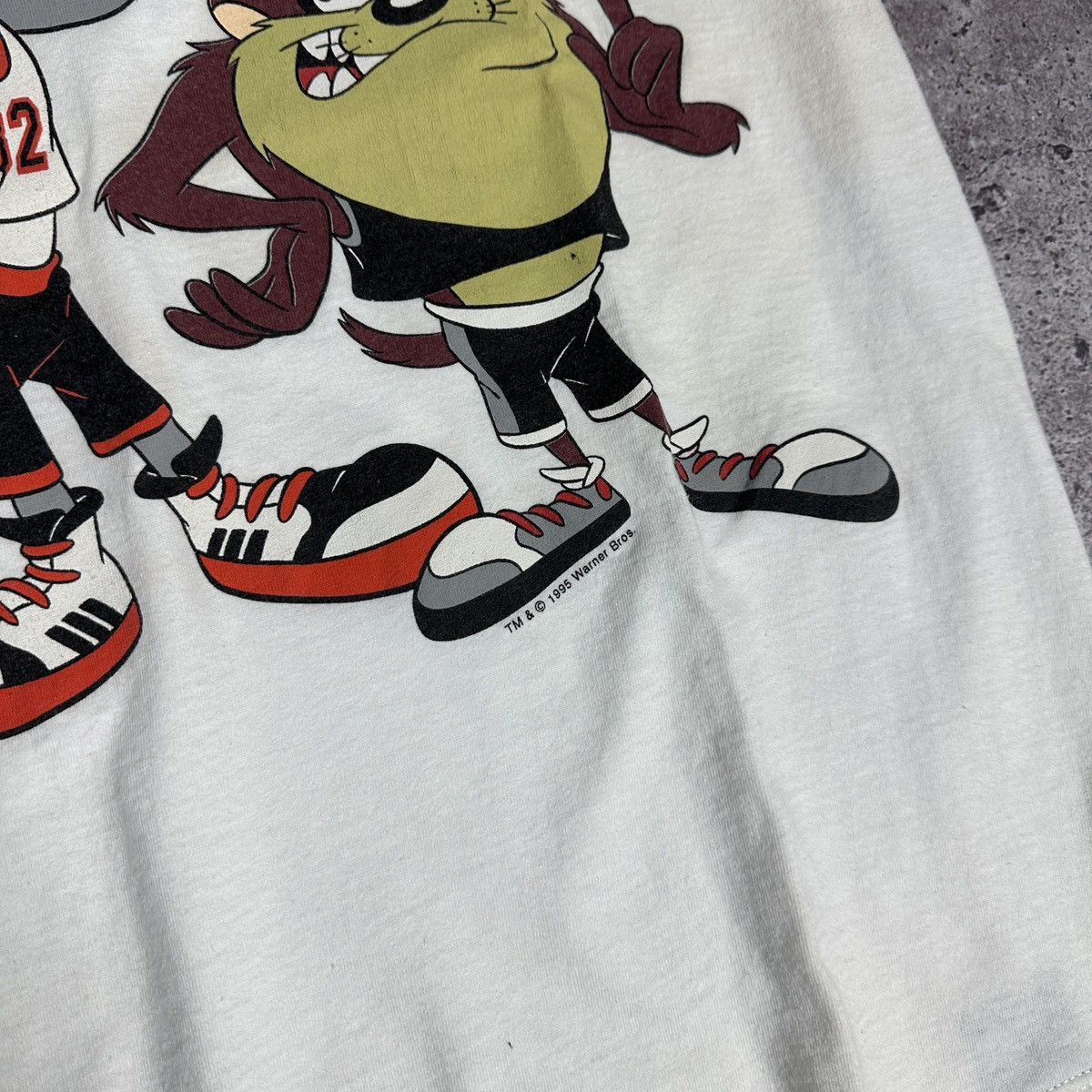 NBA Vintage 90s Looney Tunes San Antonio NBA tee Warner Bros Size US L / EU 52-54 / 3 - 6 Thumbnail