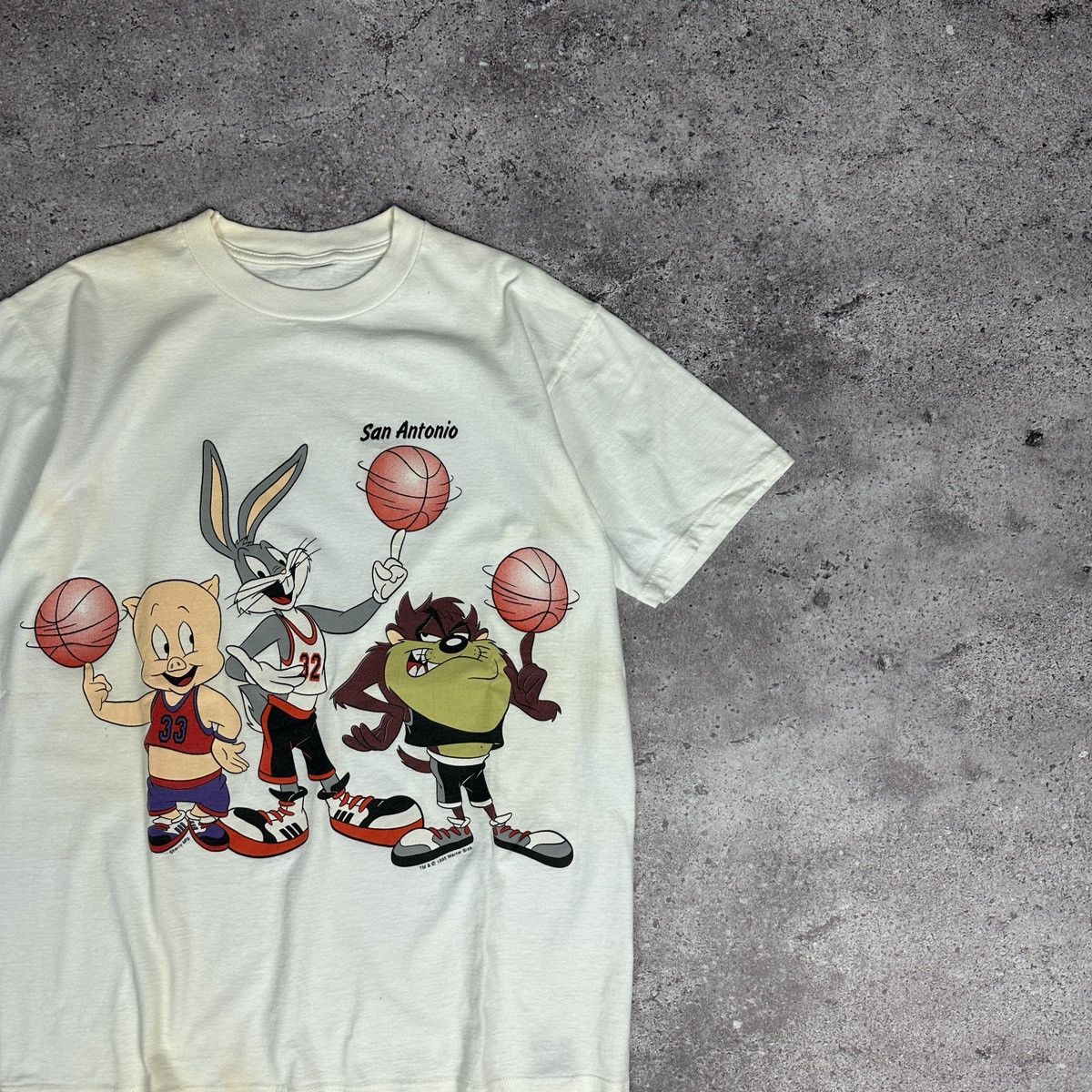 NBA Vintage 90s Looney Tunes San Antonio NBA tee Warner Bros Size US L / EU 52-54 / 3 - 2 Thumbnail