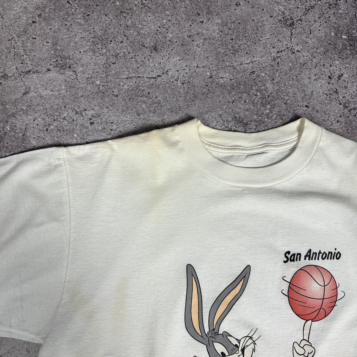 NBA Vintage 90s Looney Tunes San Antonio NBA tee Warner Bros Size US L / EU 52-54 / 3 - 8 Thumbnail