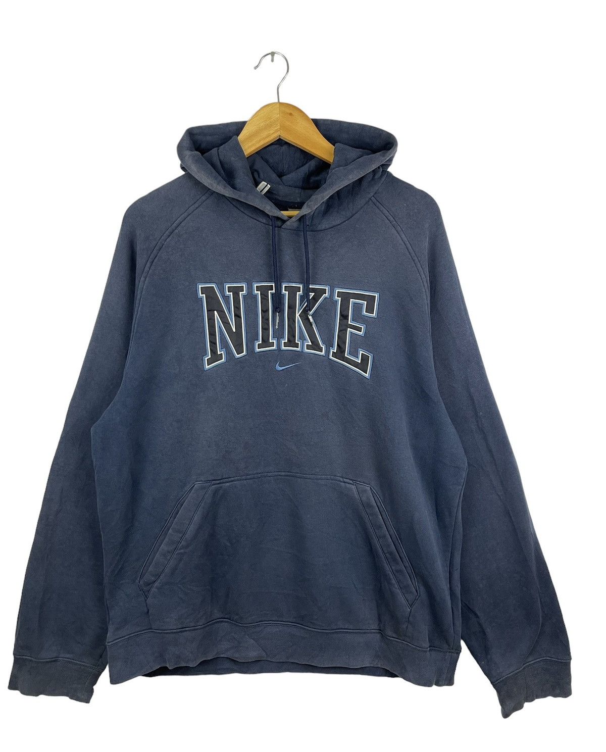 Nike × Vintage NIKE Y2K Center Embroidered Hoodie Navy Size US L / EU 52-54 / 3 - 1 Thumbnail