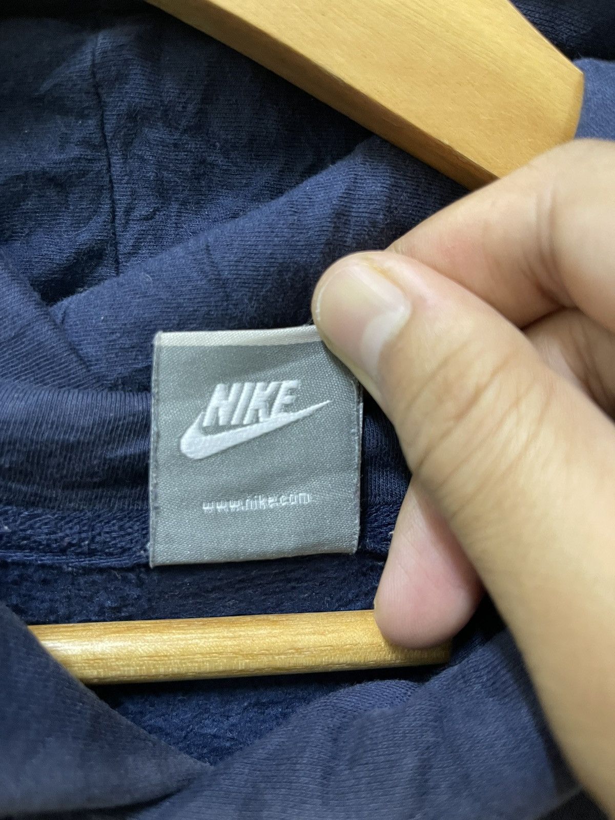 Nike × Vintage NIKE Y2K Center Embroidered Hoodie Navy Size US L / EU 52-54 / 3 - 6 Thumbnail
