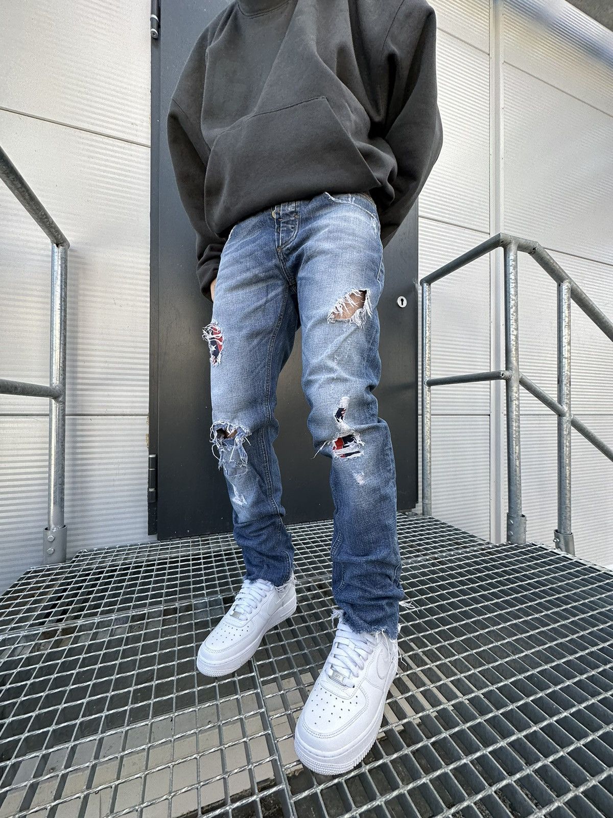 Dolce & Gabbana × Vintage Vintage Dolce & Gabbana Jeans Size US 28 / EU 44 - 1 Thumbnail