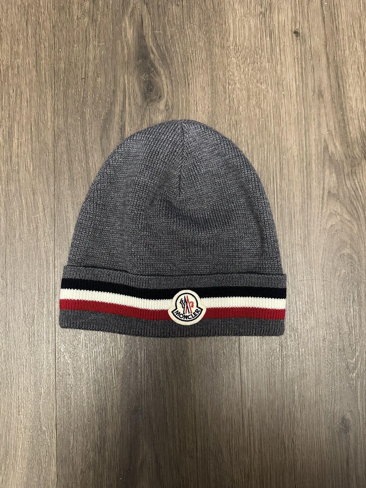 Grey moncler hat clearance