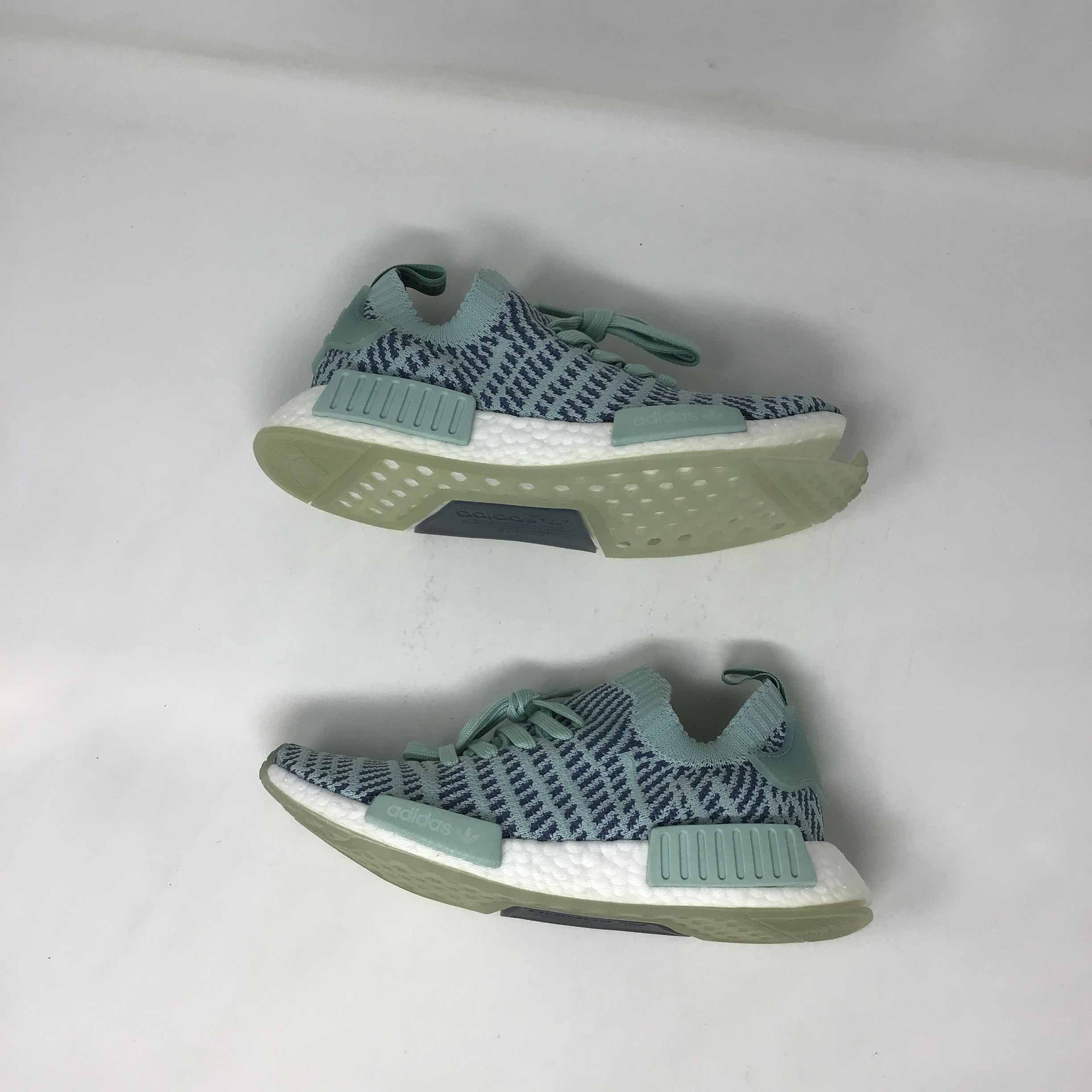 Nmd_r1 stlt outlet primeknit ash green