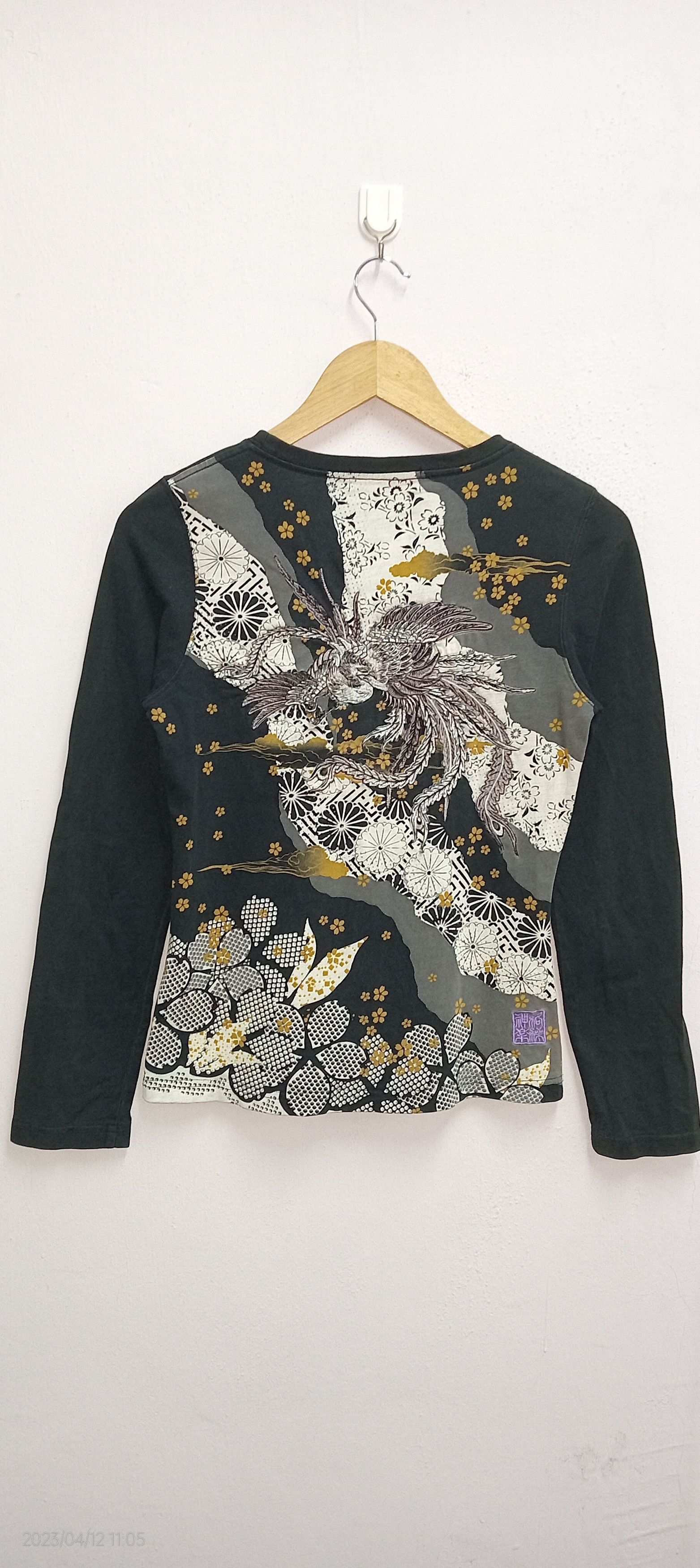 image of Sukajan T Shirts x Vintage VTG Karakuri Tamashi Embroidery Long Sleeve Kids Tshirt in Black (Size M