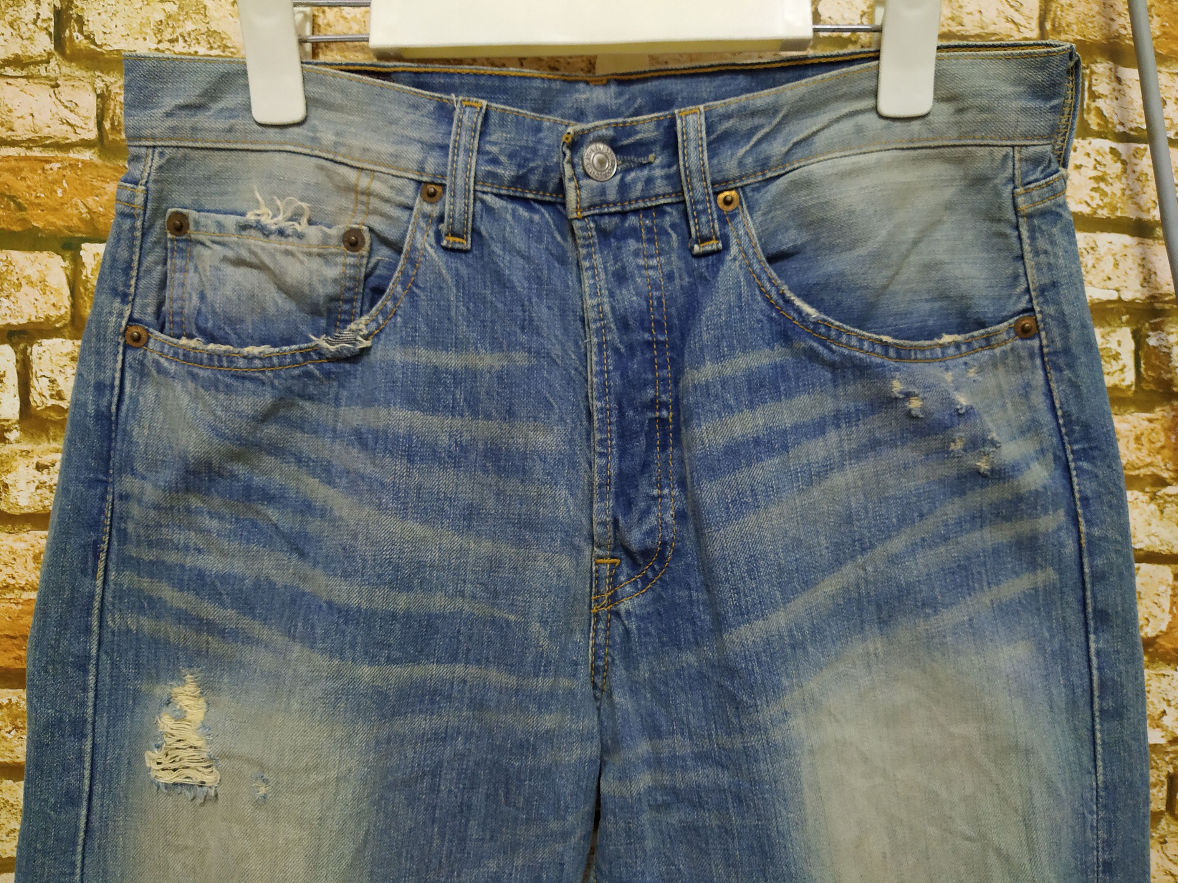 Levi's Vintage Clothing LEVIS 501 DISTRESSED DENIM (B362) Size US 32 / EU 48 - 4 Thumbnail