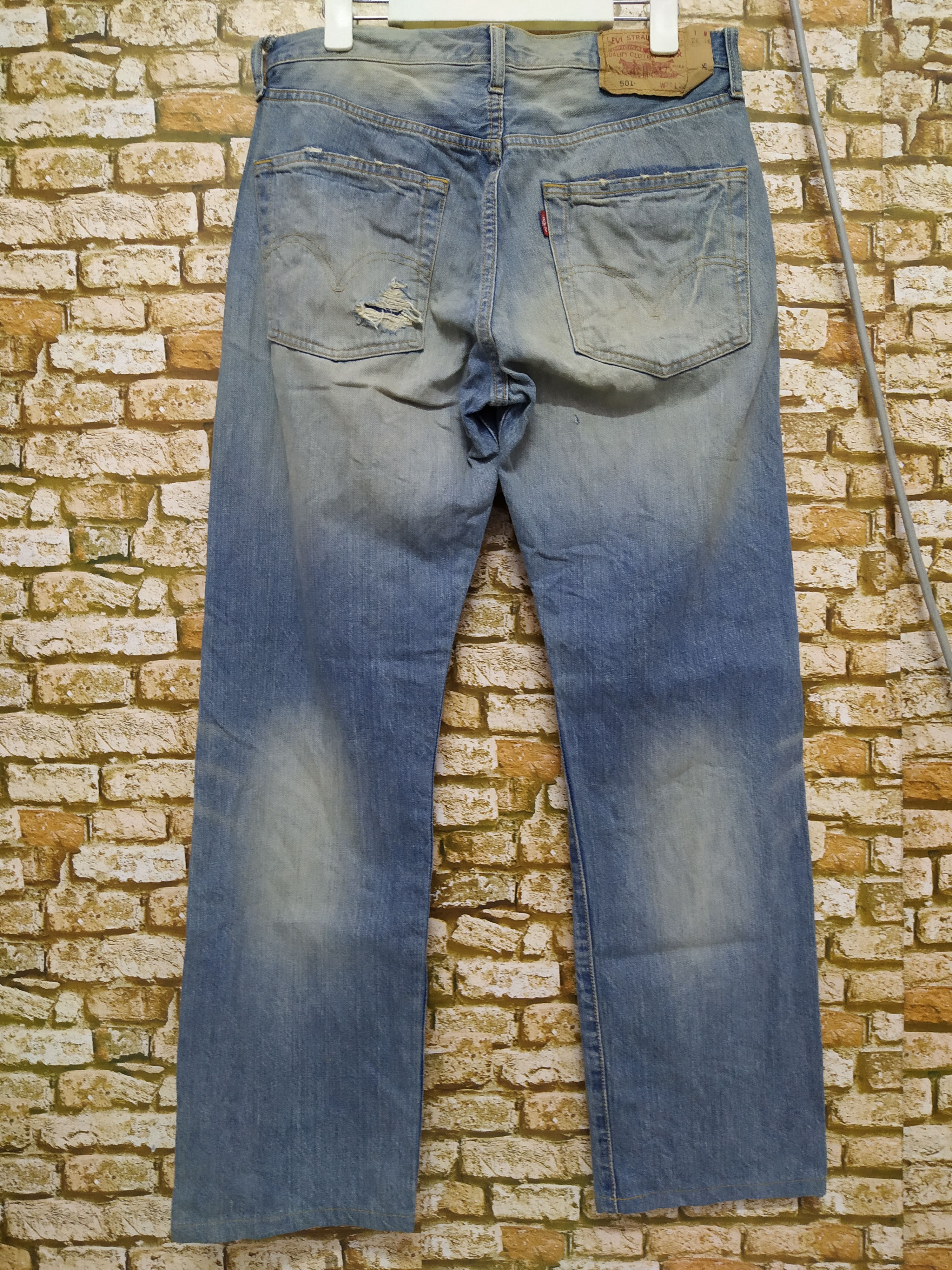 Levi's Vintage Clothing LEVIS 501 DISTRESSED DENIM (B362) Size US 32 / EU 48 - 5 Thumbnail