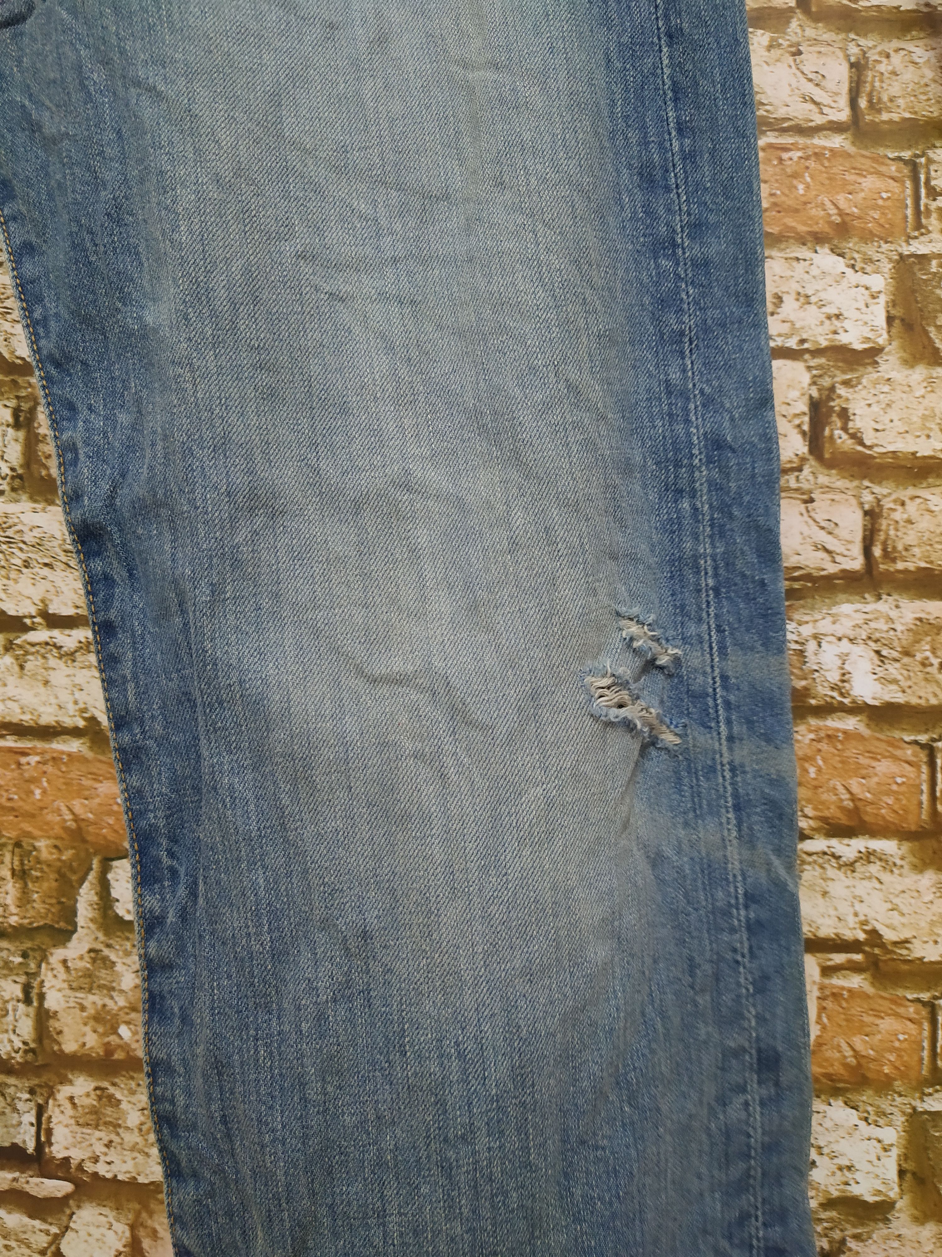 Levi's Vintage Clothing LEVIS 501 DISTRESSED DENIM (B362) Size US 32 / EU 48 - 2 Thumbnail