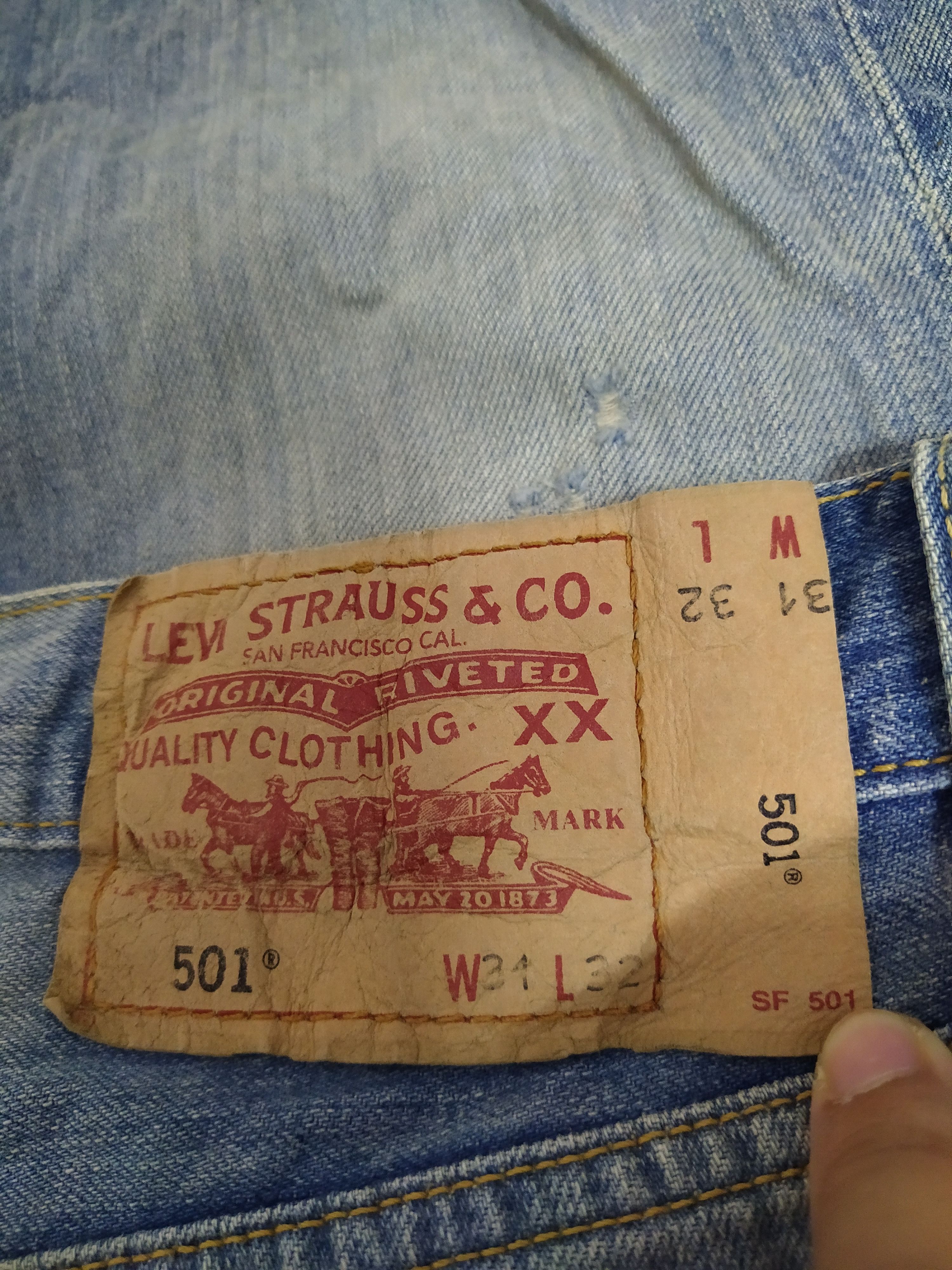 Levi's Vintage Clothing LEVIS 501 DISTRESSED DENIM (B362) Size US 32 / EU 48 - 14 Thumbnail