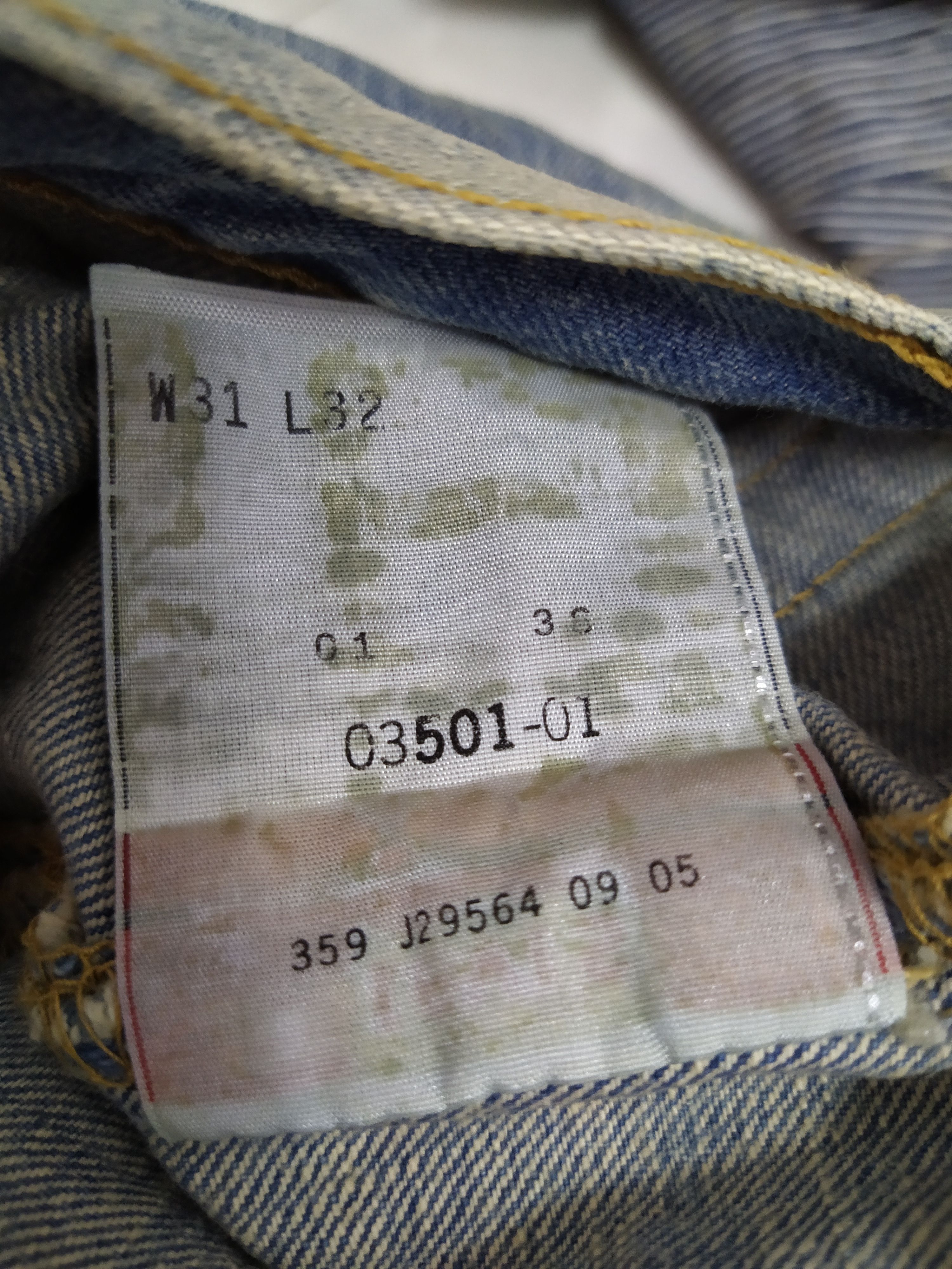 Levi's Vintage Clothing LEVIS 501 DISTRESSED DENIM (B362) Size US 32 / EU 48 - 12 Thumbnail