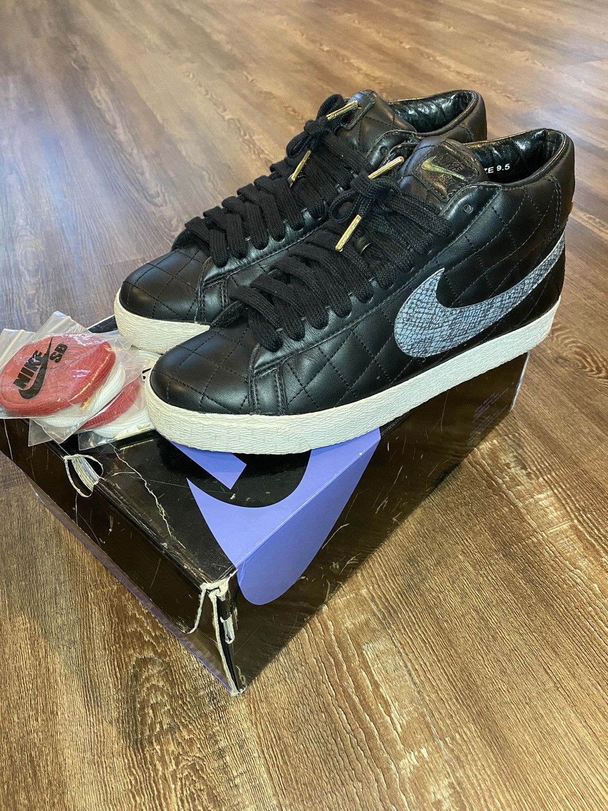 2006 NIKE SB SUPREME BLAZER SNEAKERS